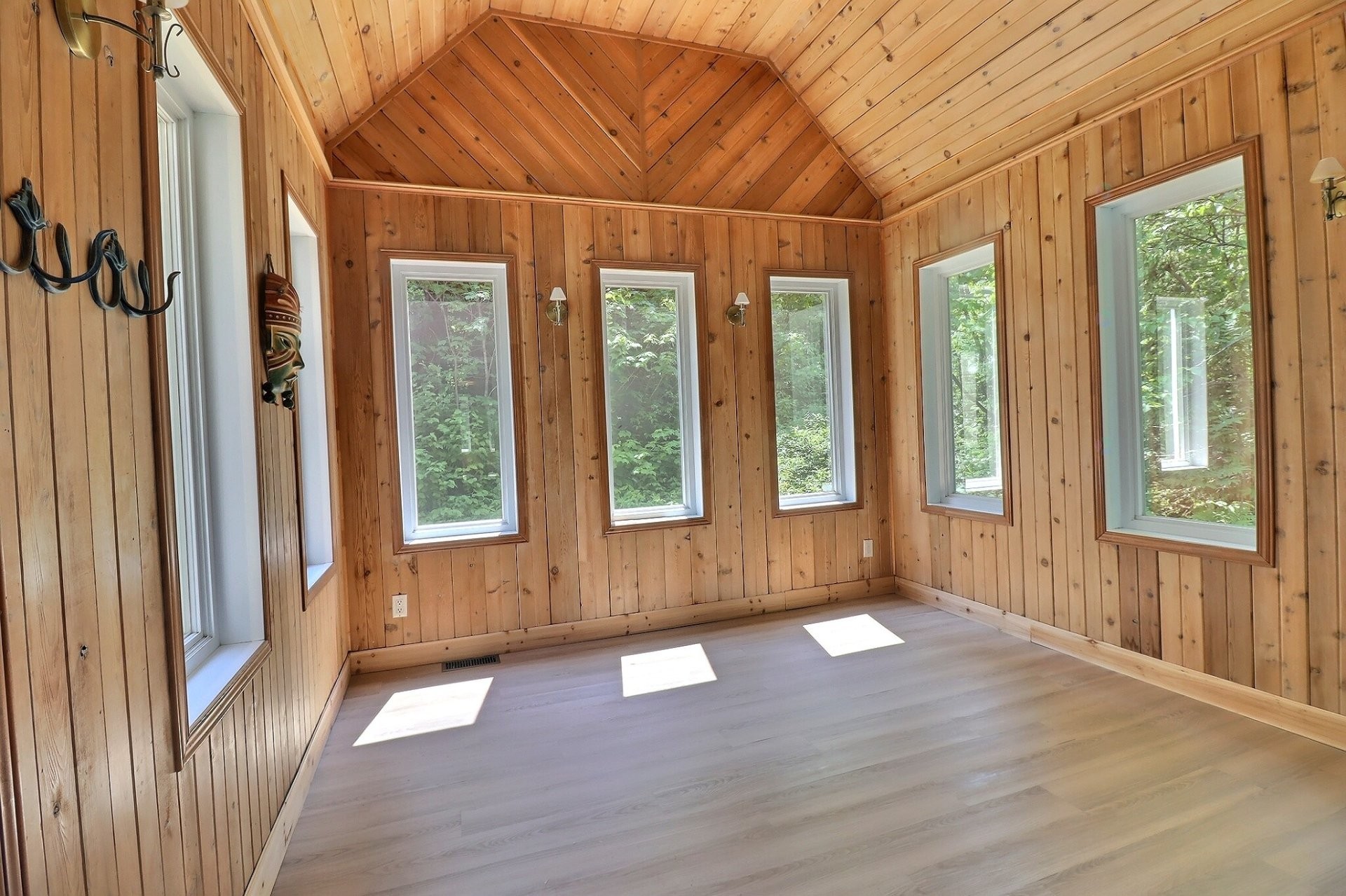 









57


Route du Valinouët

,
Saint-David-de-Falardeau,




QC
G0V1L0

