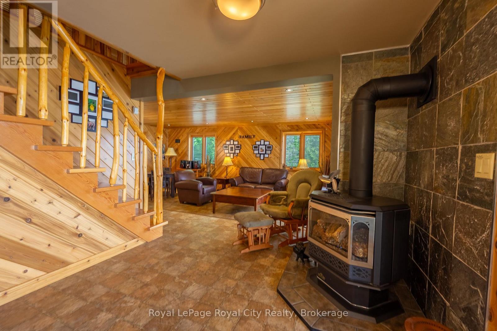 












584 WARNER BAY ROAD

,
Northern Bruce Peninsula,




Ontario
N0H2R0

