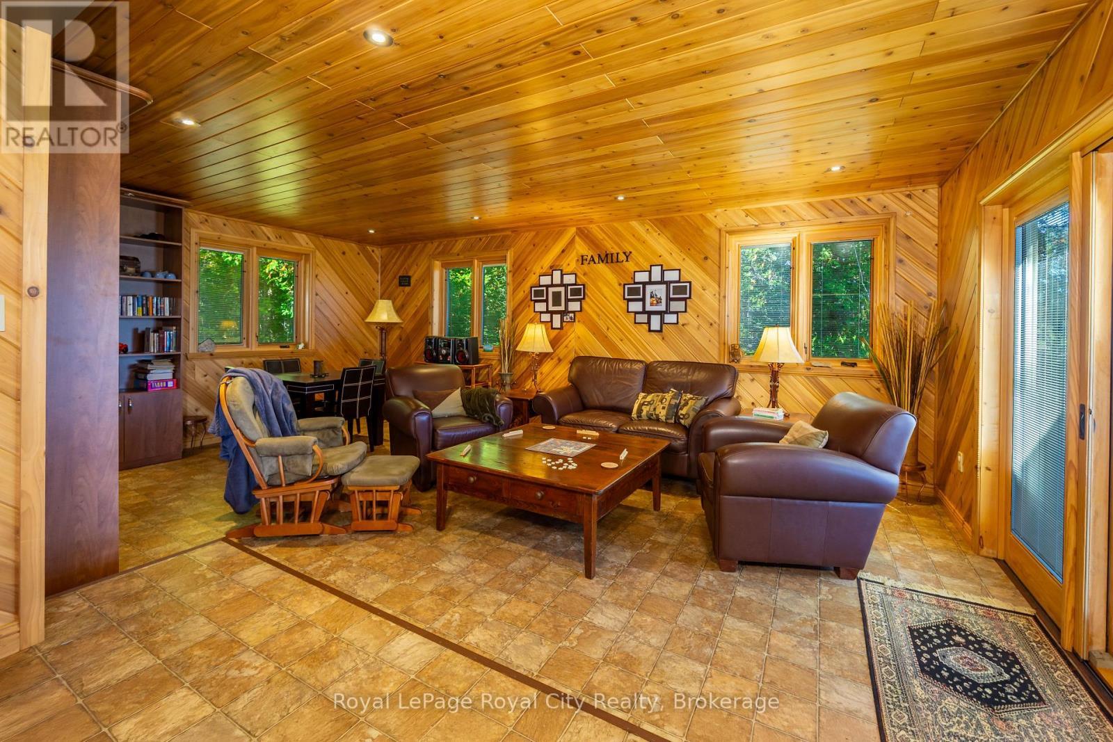 












584 WARNER BAY ROAD

,
Northern Bruce Peninsula,




Ontario
N0H2R0

