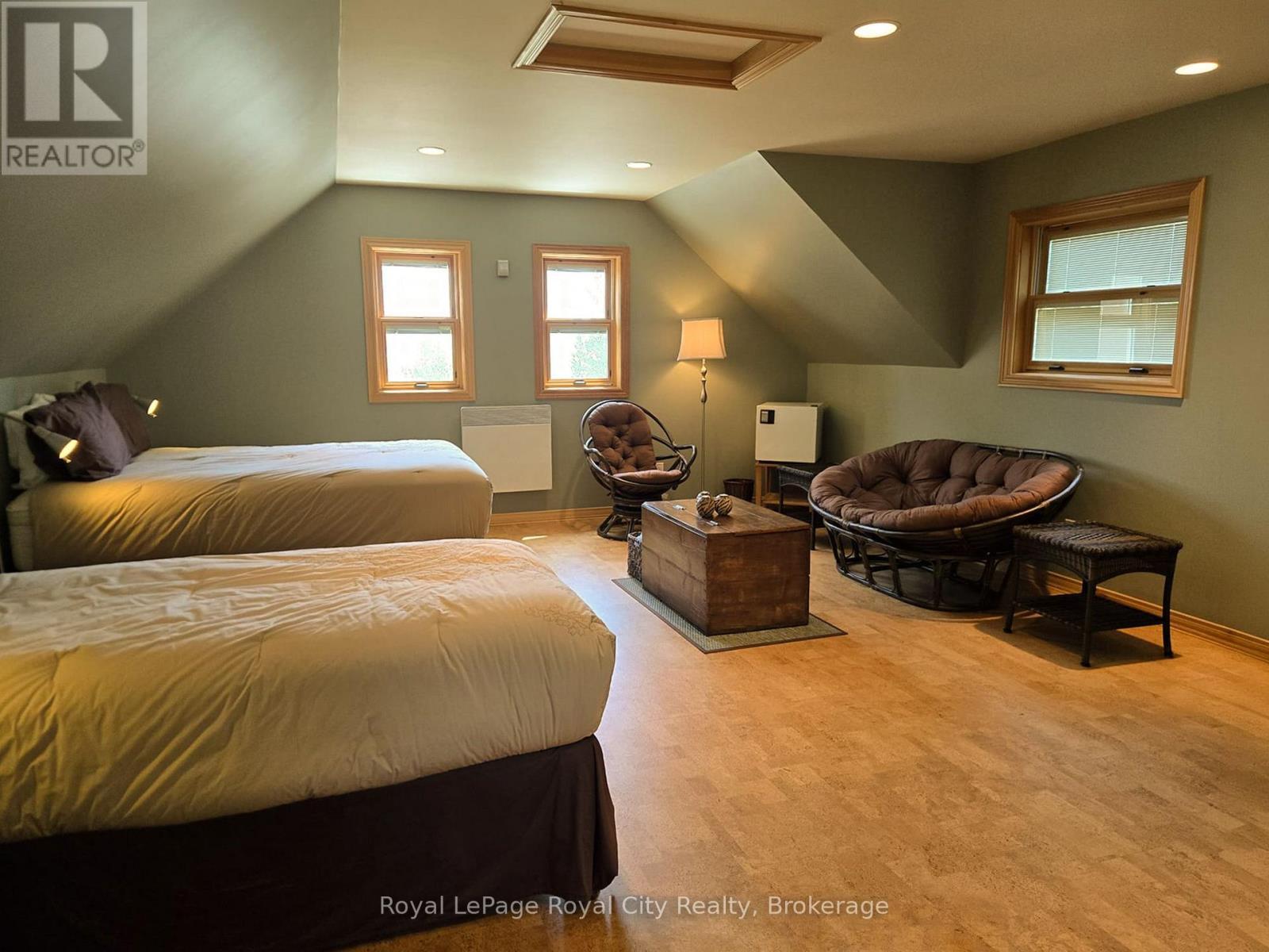 












584 WARNER BAY ROAD

,
Northern Bruce Peninsula,




Ontario
N0H2R0

