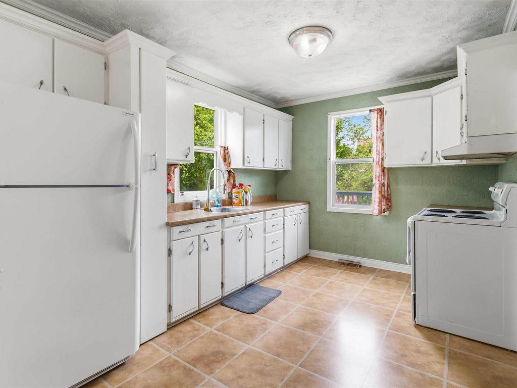 












20 Acorn Road

,
Spryfield,




NS
B3P 1G8

