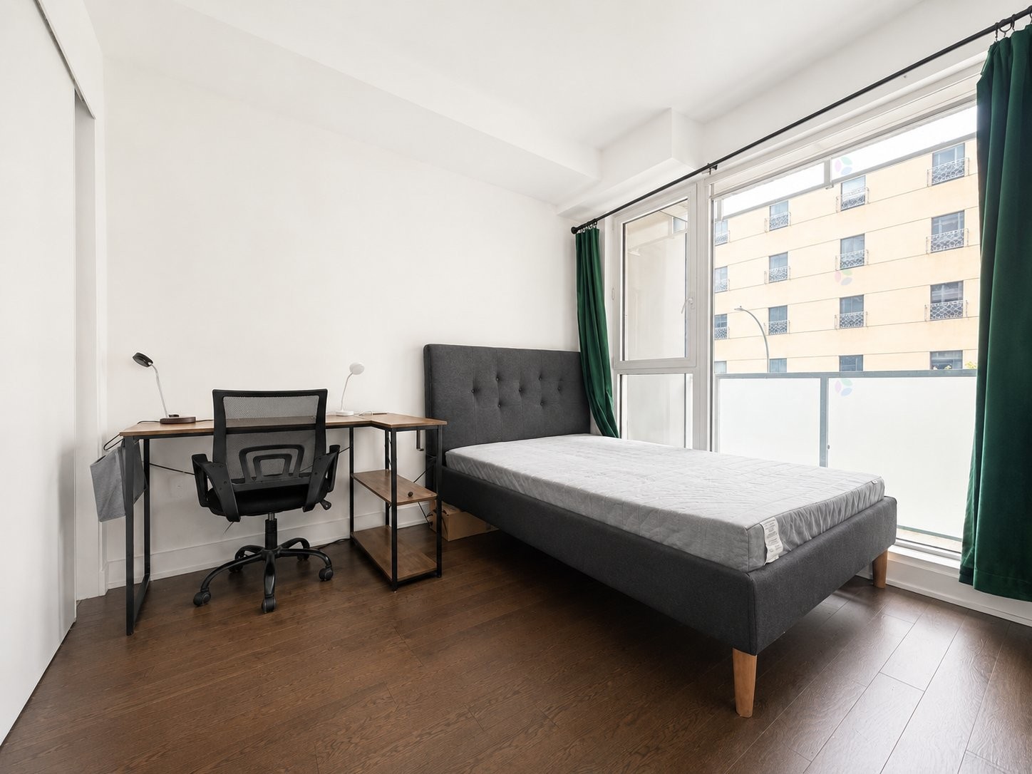 









1239


Rue Drummond

, 204,
Montréal (Ville-Marie),




QC
H3G0G4

