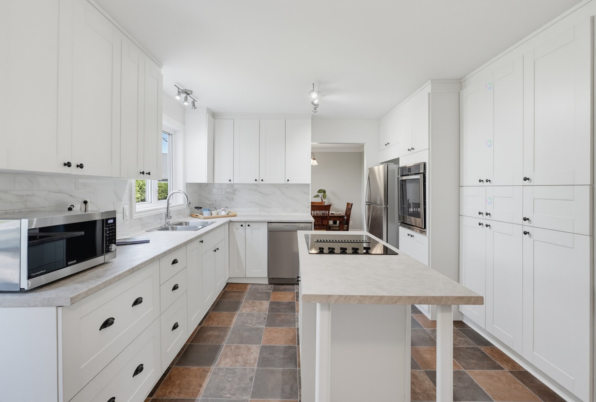 









201


Rue Bertrand

,
Gatineau (Buckingham),




QC
J8L3J4

