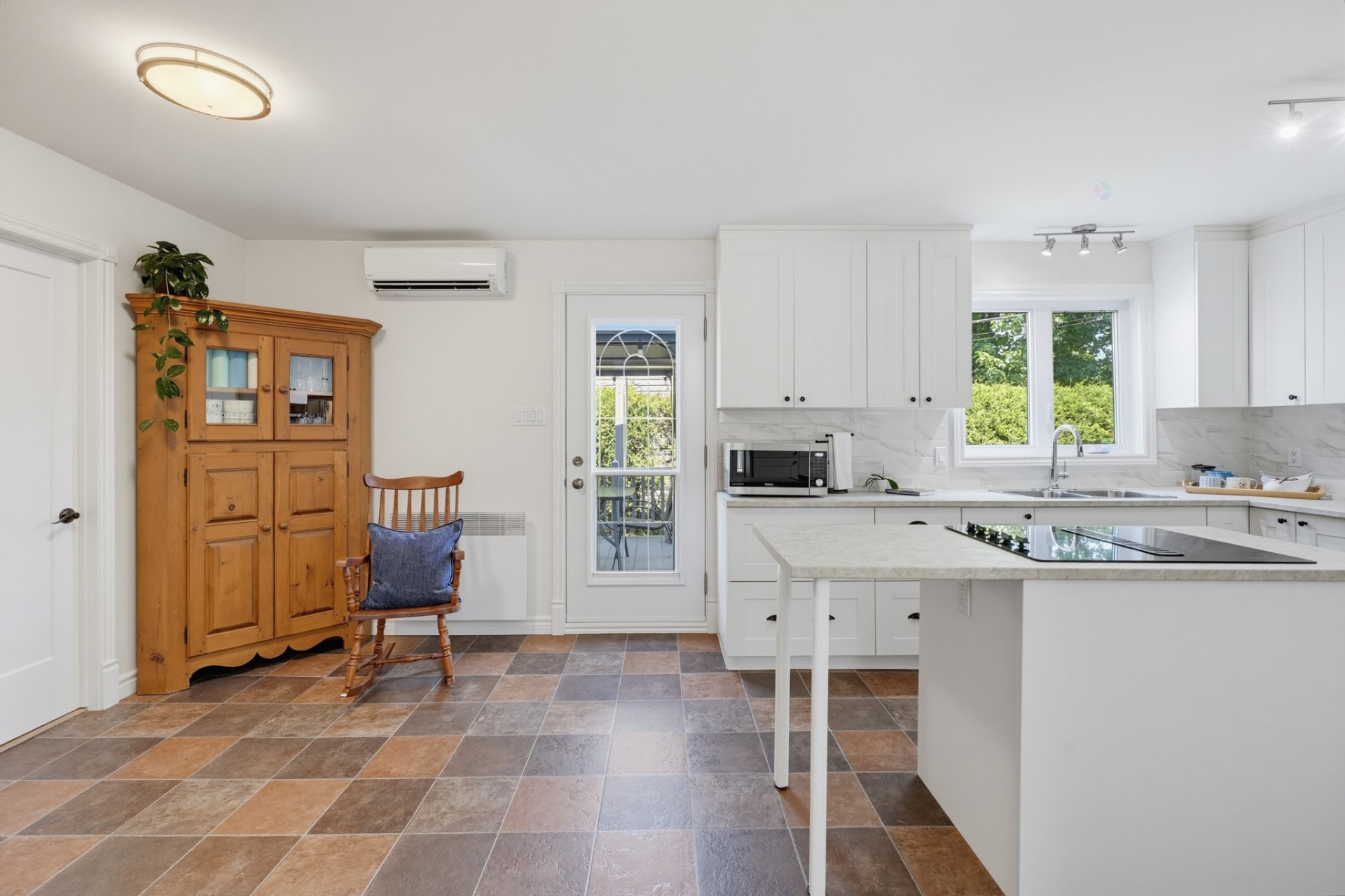 









201


Rue Bertrand

,
Gatineau (Buckingham),




QC
J8L3J4

