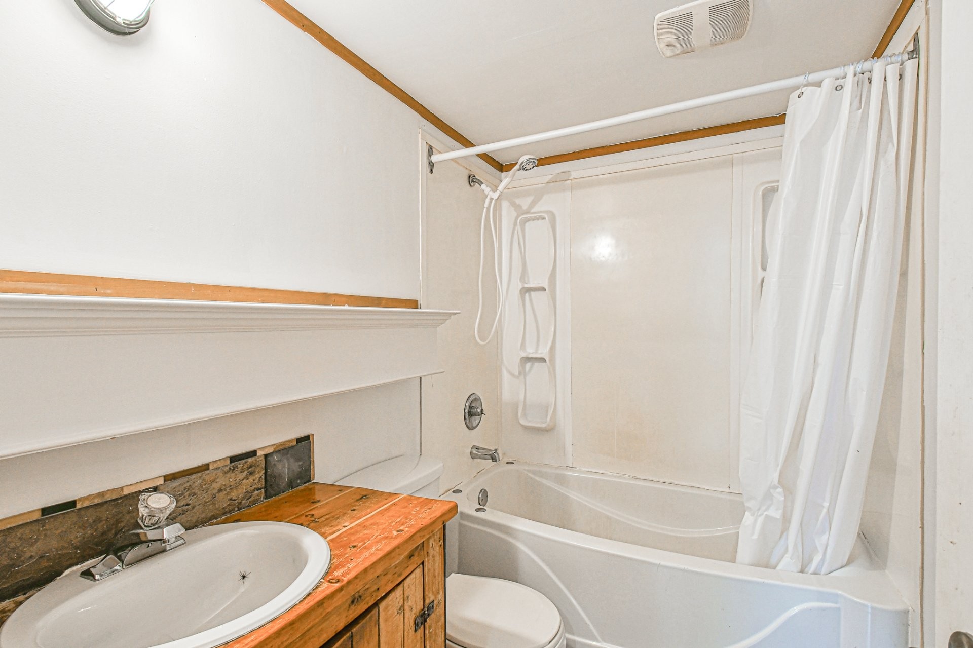 









29


Ch. de la Vallée-Bleue

,
Val-David,




QC
J0T2N0

