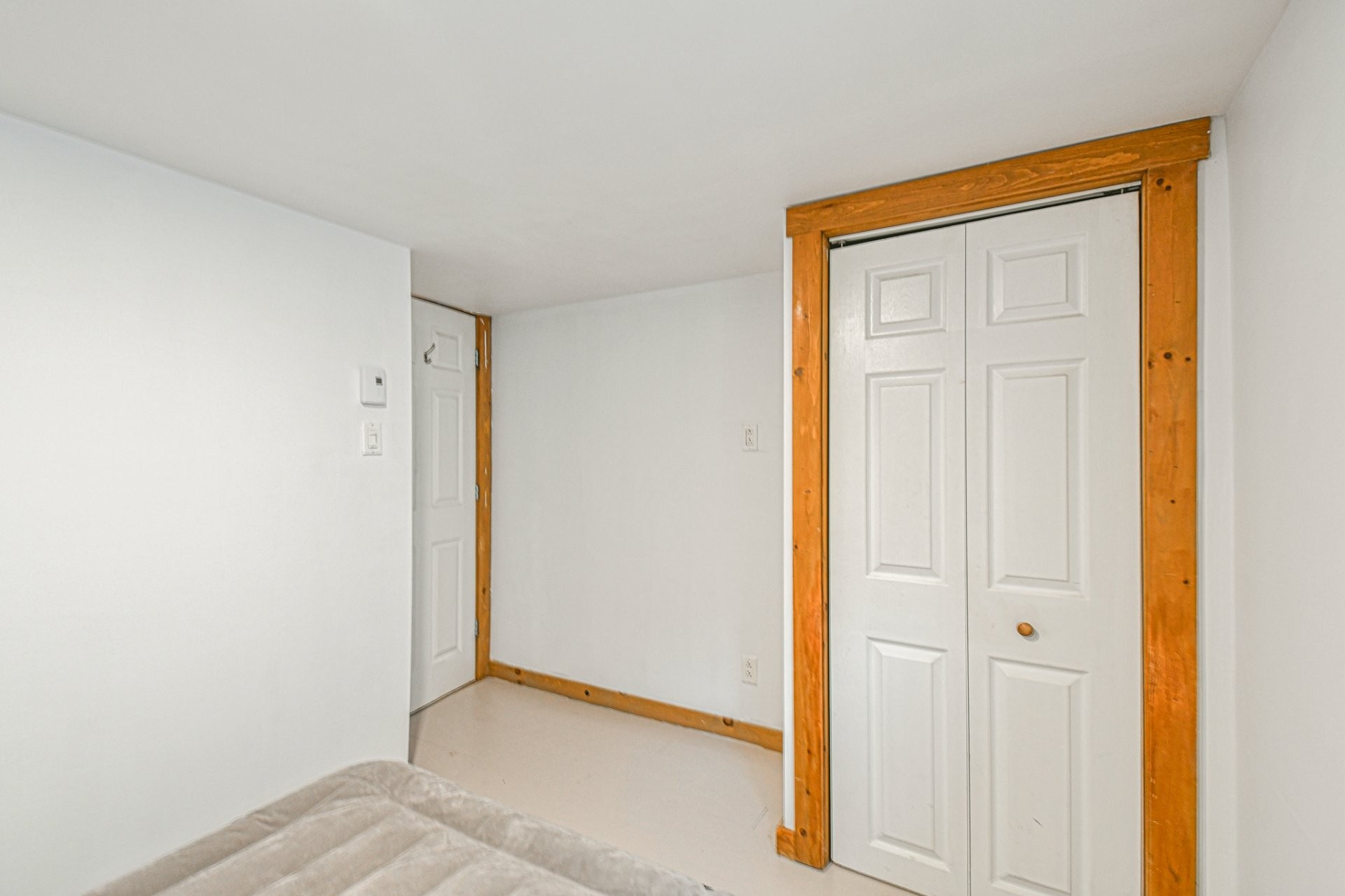









29


Ch. de la Vallée-Bleue

,
Val-David,




QC
J0T2N0

