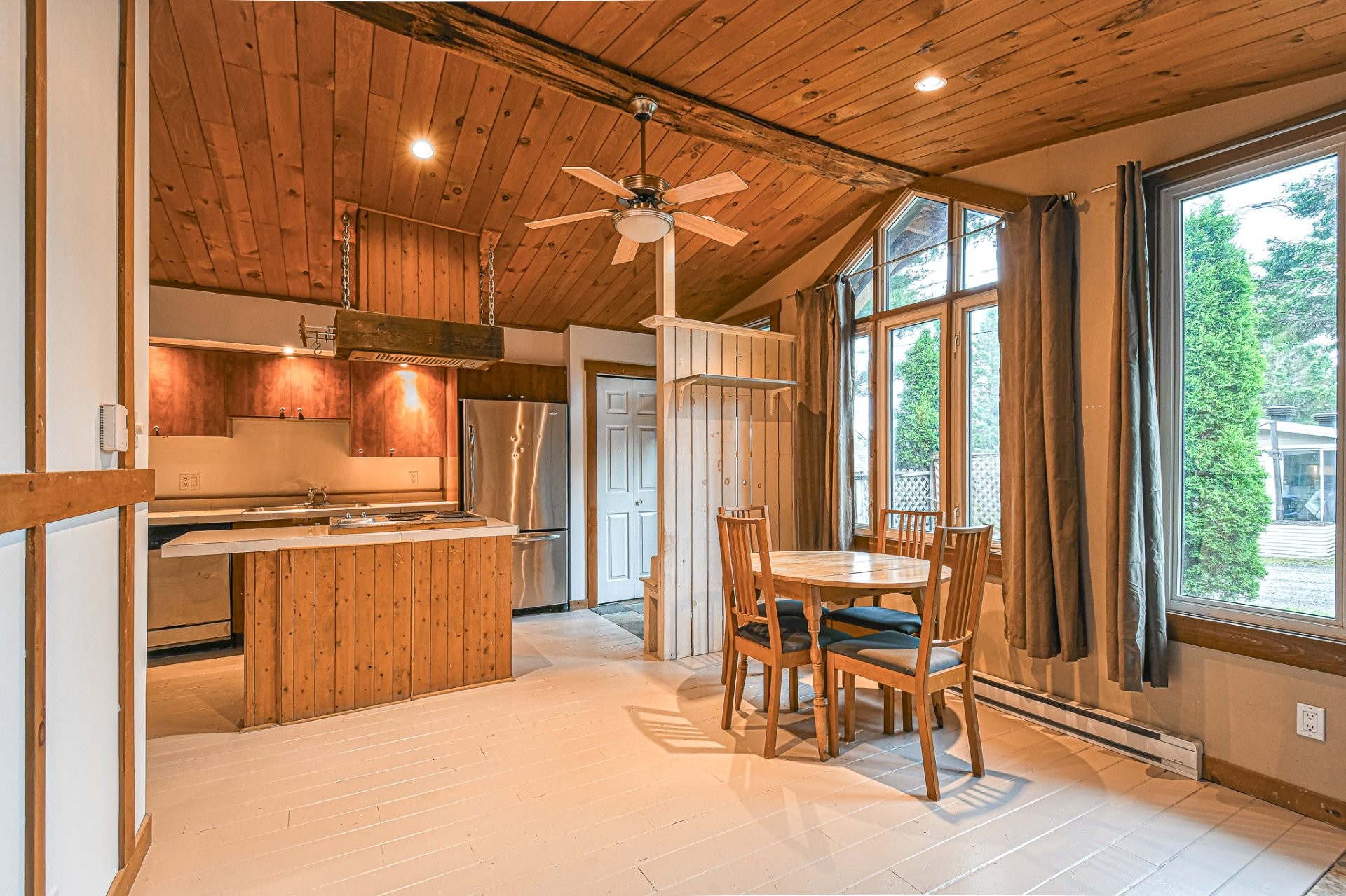 









29


Ch. de la Vallée-Bleue

,
Val-David,




QC
J0T2N0


