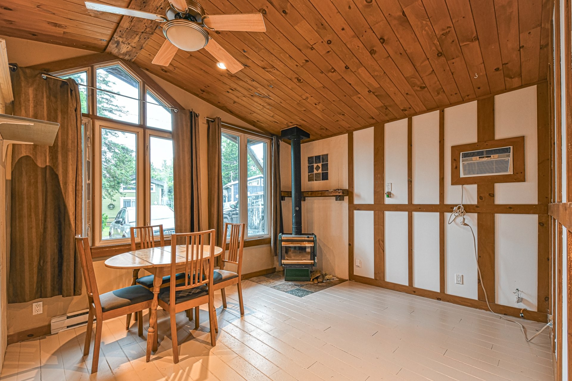









29


Ch. de la Vallée-Bleue

,
Val-David,




QC
J0T2N0

