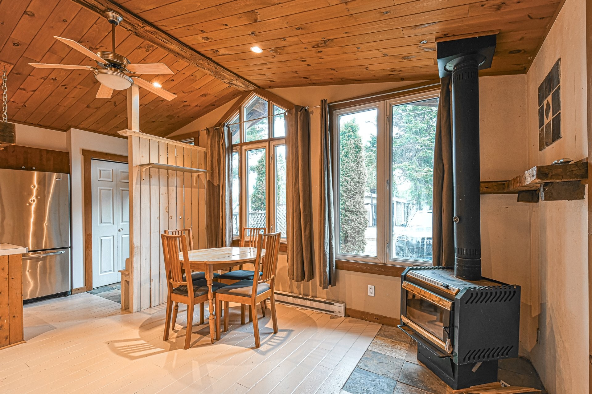









29


Ch. de la Vallée-Bleue

,
Val-David,




QC
J0T2N0

