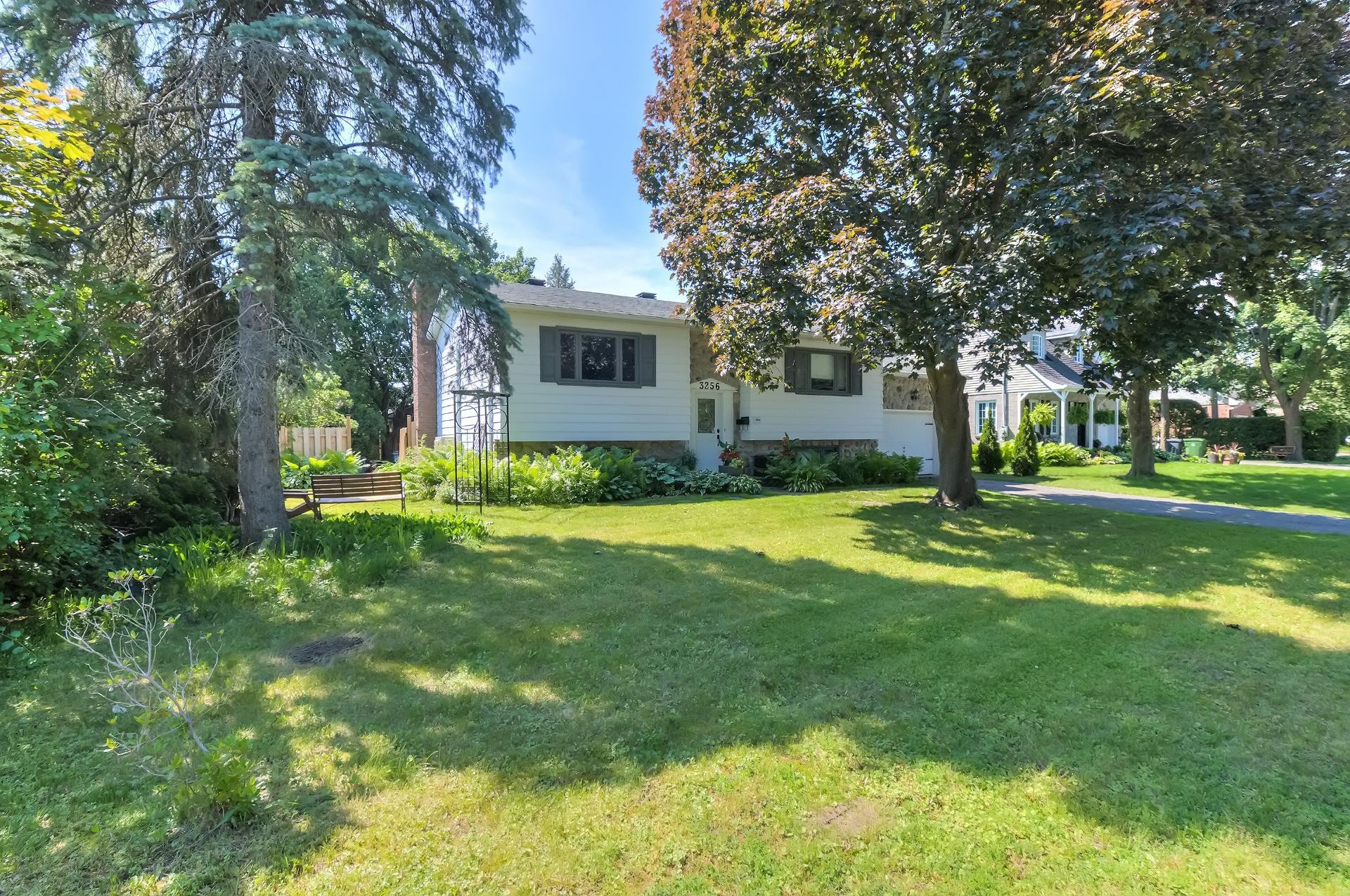 









3256


Rue Cherrier

,
Montréal (L'Île-Bizard/Sainte-Geneviève),




QC
H9C1E2

