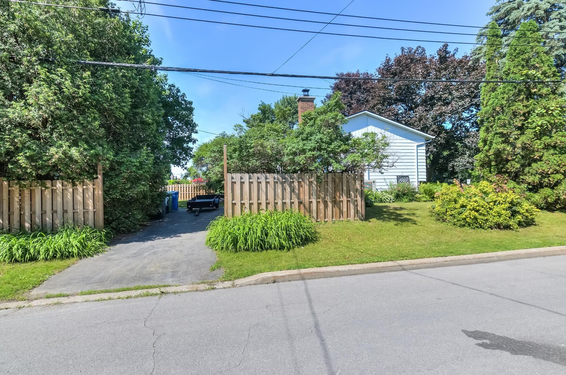 









3256


Rue Cherrier

,
Montréal (L'Île-Bizard/Sainte-Geneviève),




QC
H9C1E2

