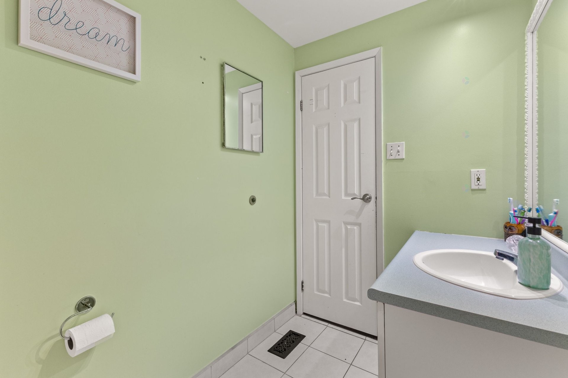 









53


Rue Conroy

,
Gatineau (Aylmer),




QC
J9H5L4


