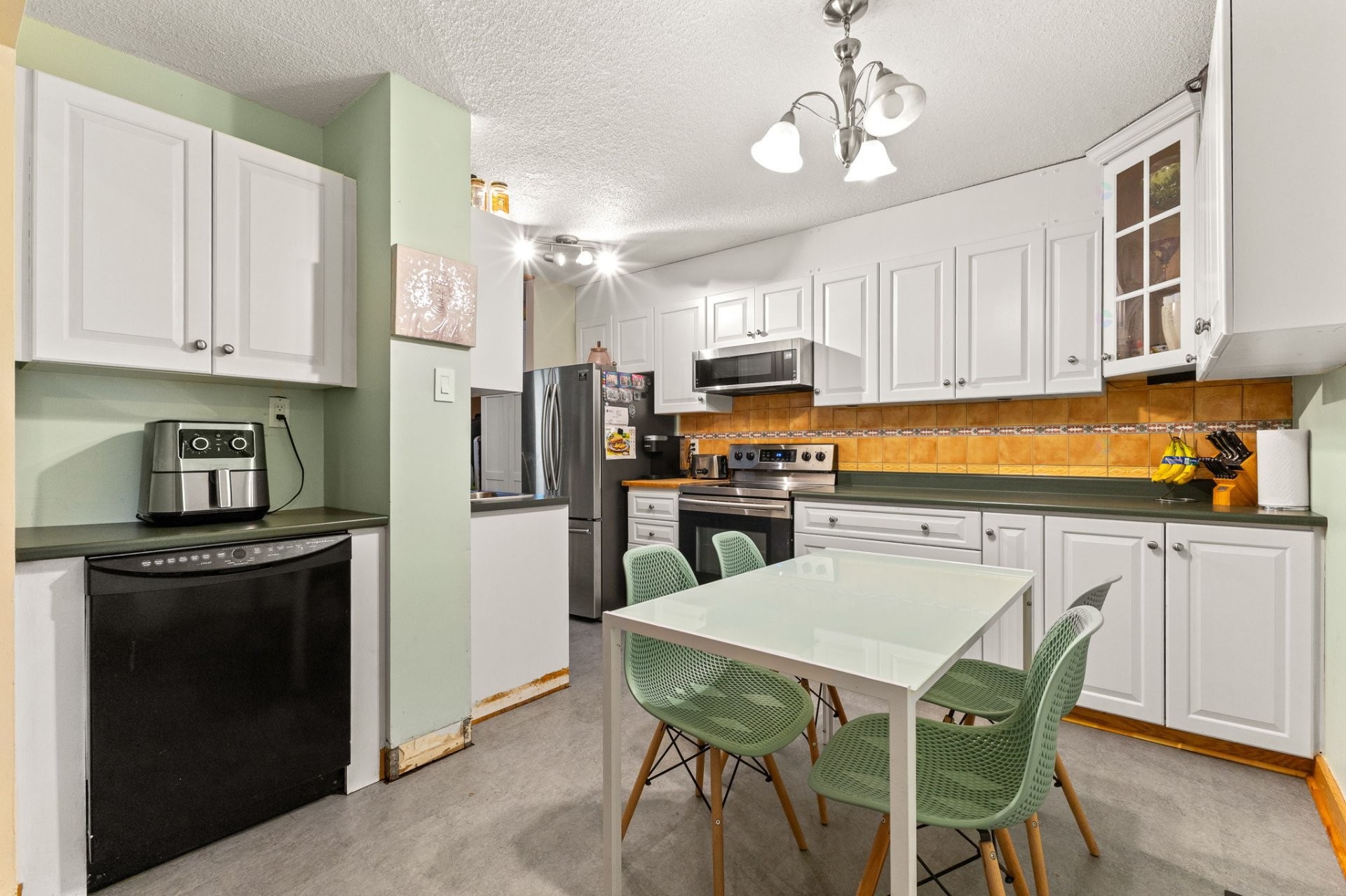









53


Rue Conroy

,
Gatineau (Aylmer),




QC
J9H5L4

