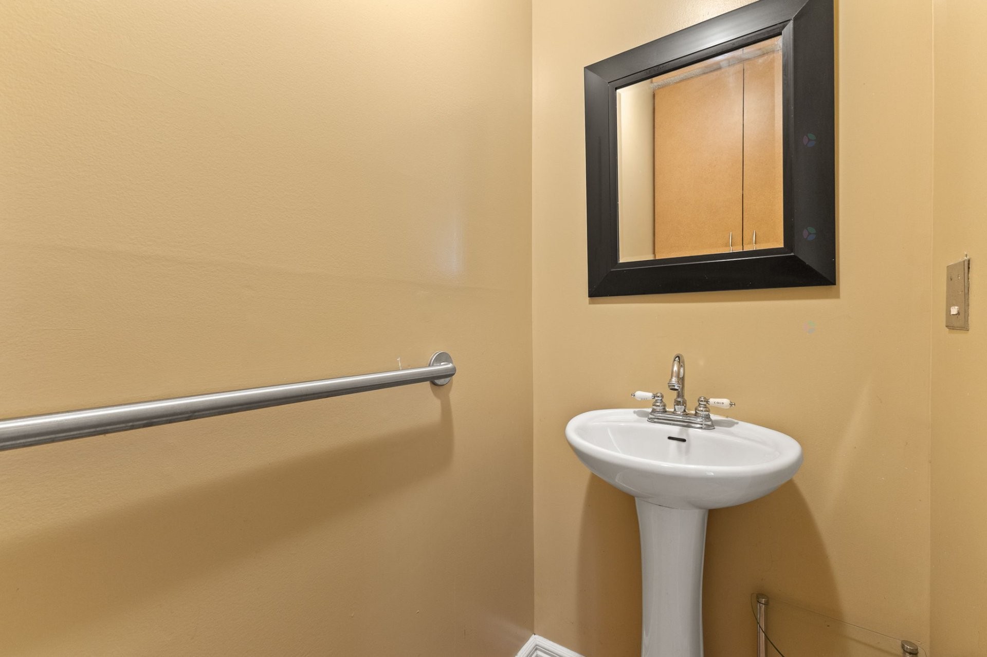 









53


Rue Conroy

,
Gatineau (Aylmer),




QC
J9H5L4

