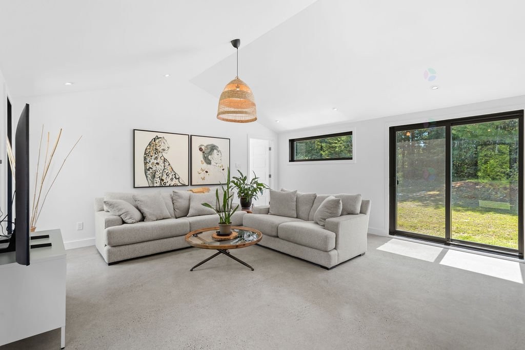 









76


465e Avenue

,
Saint-Hippolyte,




QC
J8A3E5

