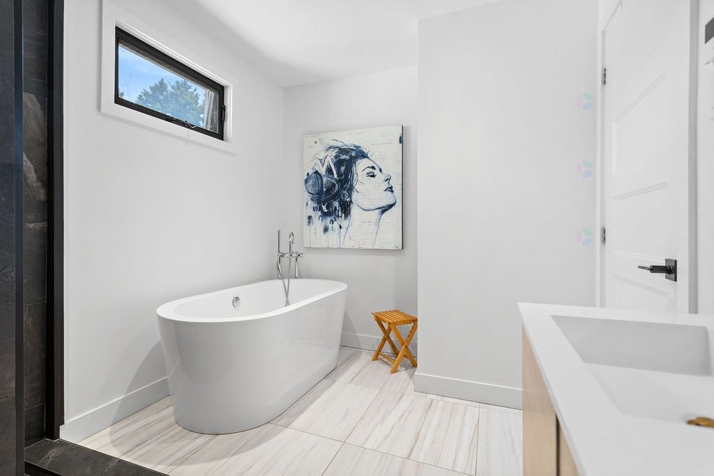 









76


465e Avenue

,
Saint-Hippolyte,




QC
J8A3E5

