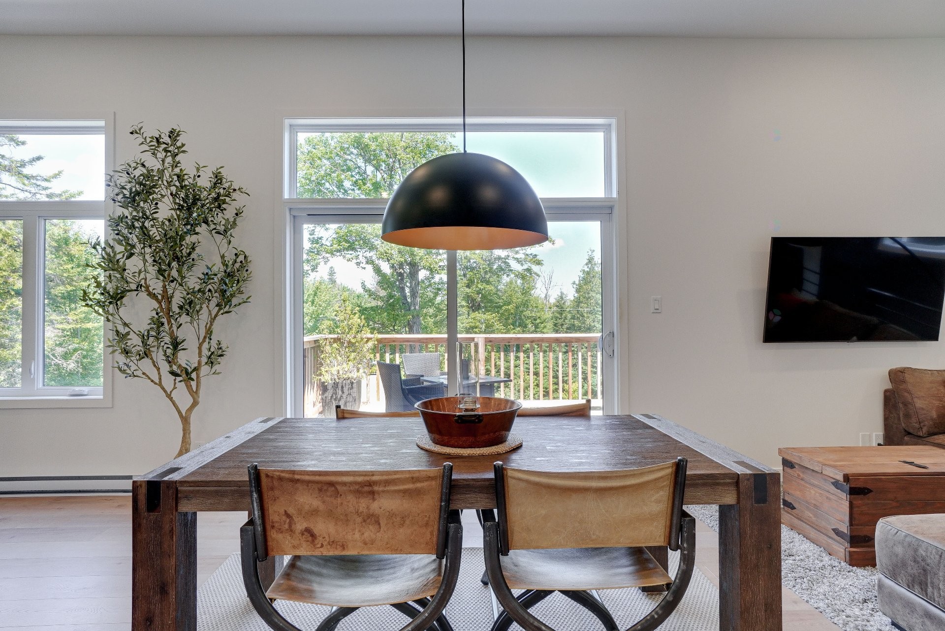 









219


Rue Gérard-Denis

,
Sainte-Marguerite-du-Lac-Masson,




QC
J0T1L0

