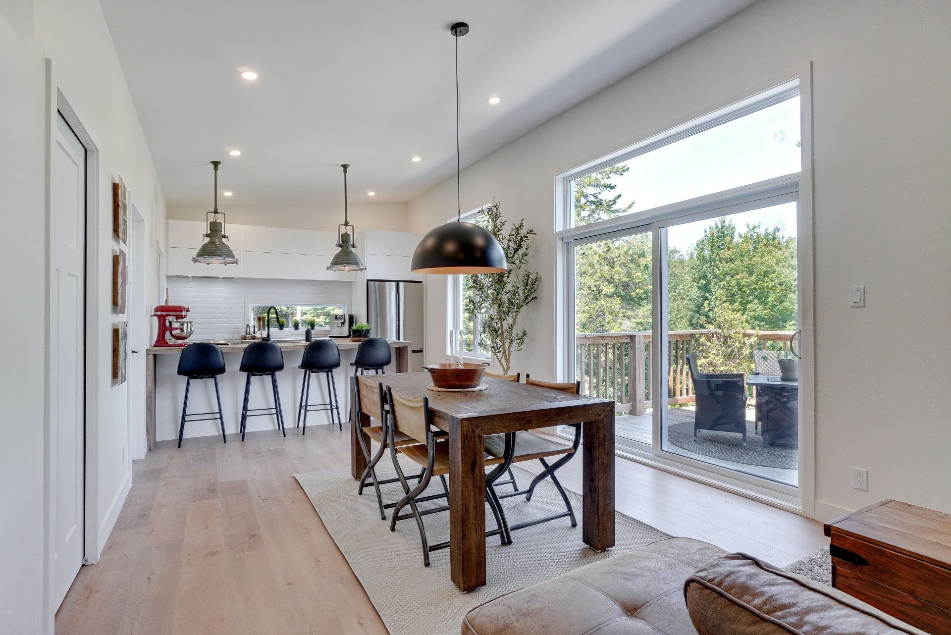 









219


Rue Gérard-Denis

,
Sainte-Marguerite-du-Lac-Masson,




QC
J0T1L0

