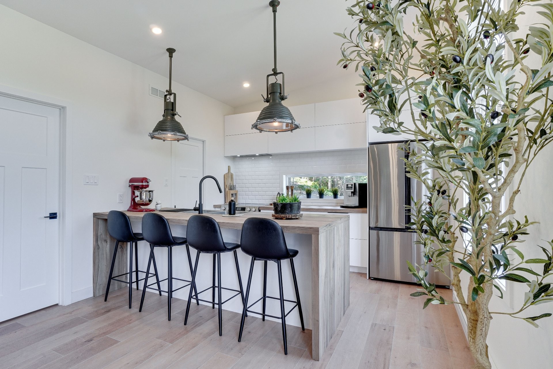 









219


Rue Gérard-Denis

,
Sainte-Marguerite-du-Lac-Masson,




QC
J0T1L0

