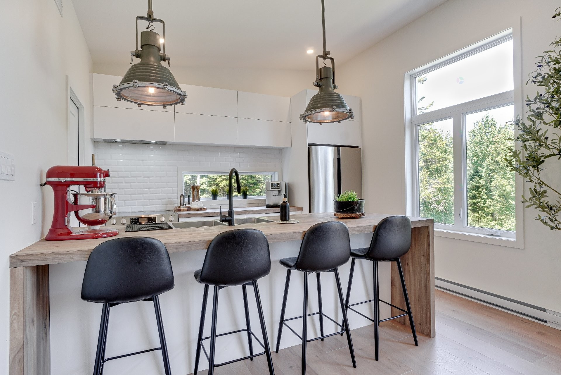 









219


Rue Gérard-Denis

,
Sainte-Marguerite-du-Lac-Masson,




QC
J0T1L0

