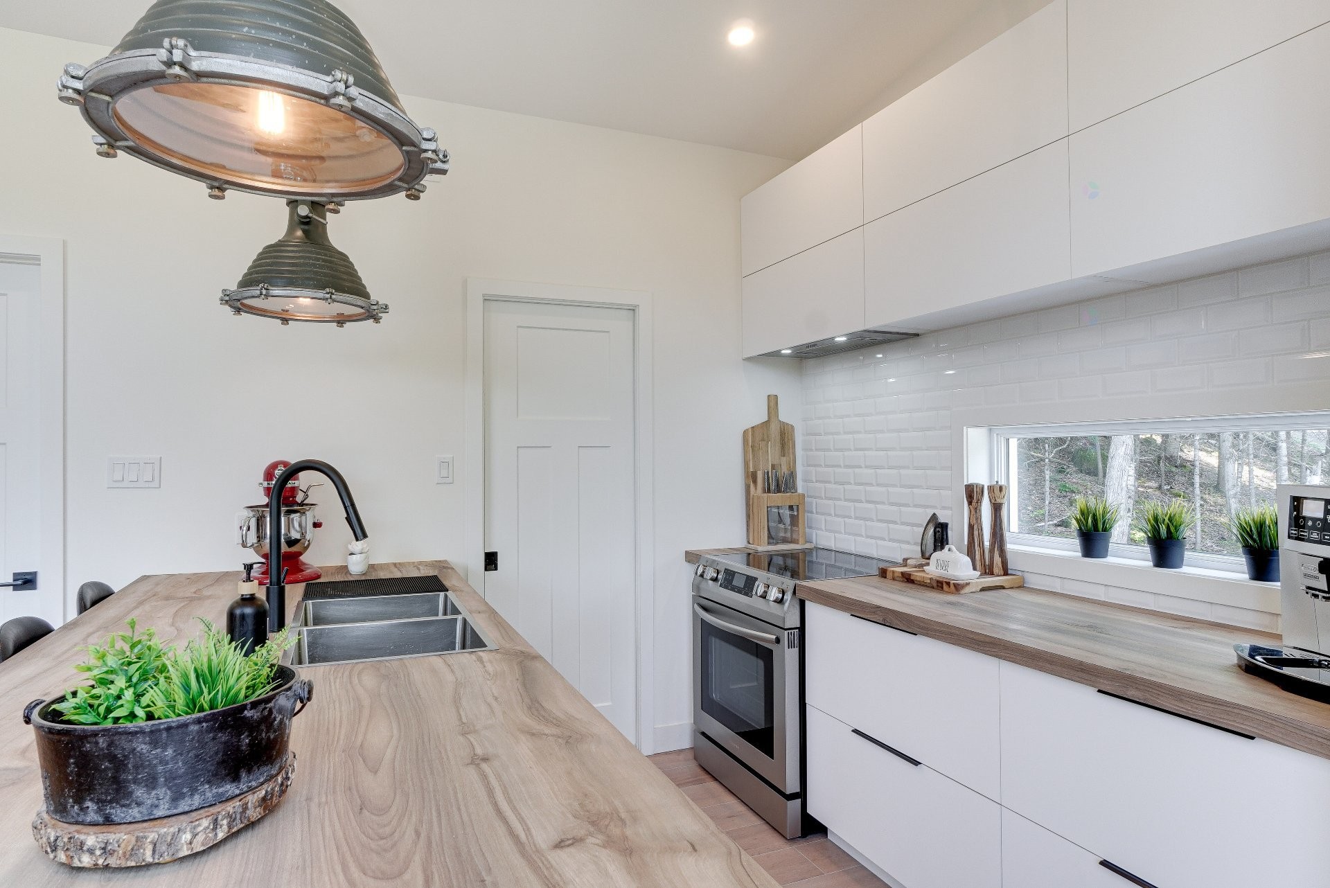 









219


Rue Gérard-Denis

,
Sainte-Marguerite-du-Lac-Masson,




QC
J0T1L0

