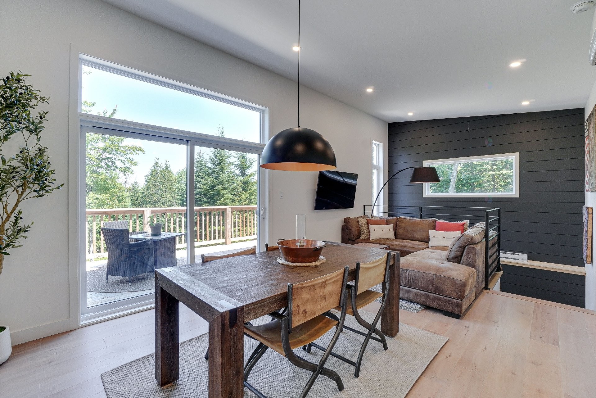 









219


Rue Gérard-Denis

,
Sainte-Marguerite-du-Lac-Masson,




QC
J0T1L0

