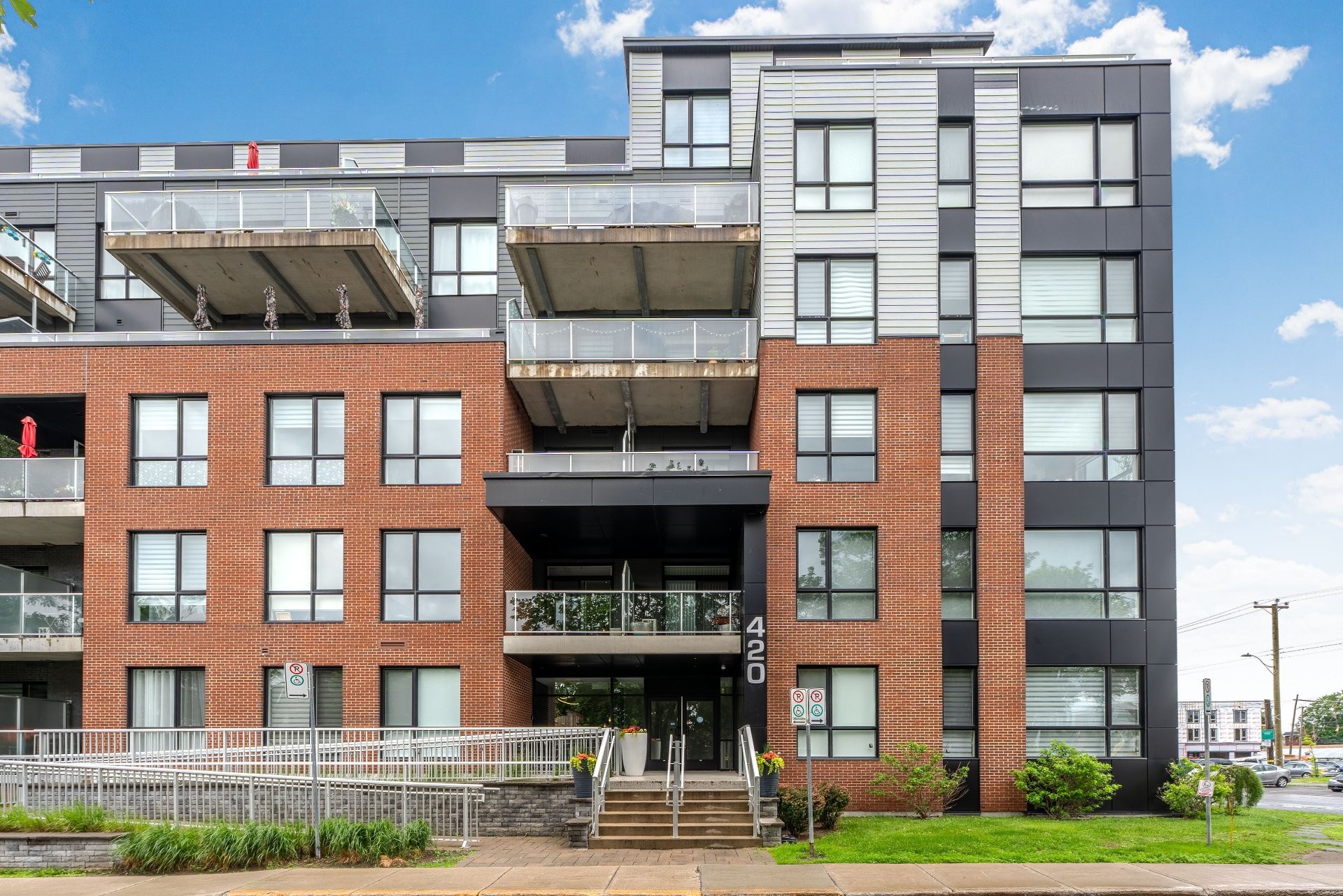 









420


19e Avenue

, 304,
Montréal (Lachine),




QC
H8S3S2

