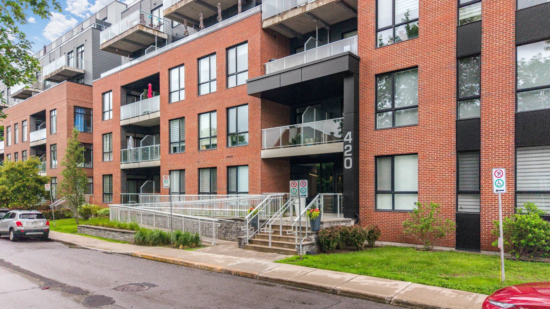 









420


19e Avenue

, 304,
Montréal (Lachine),




QC
H8S3S2

