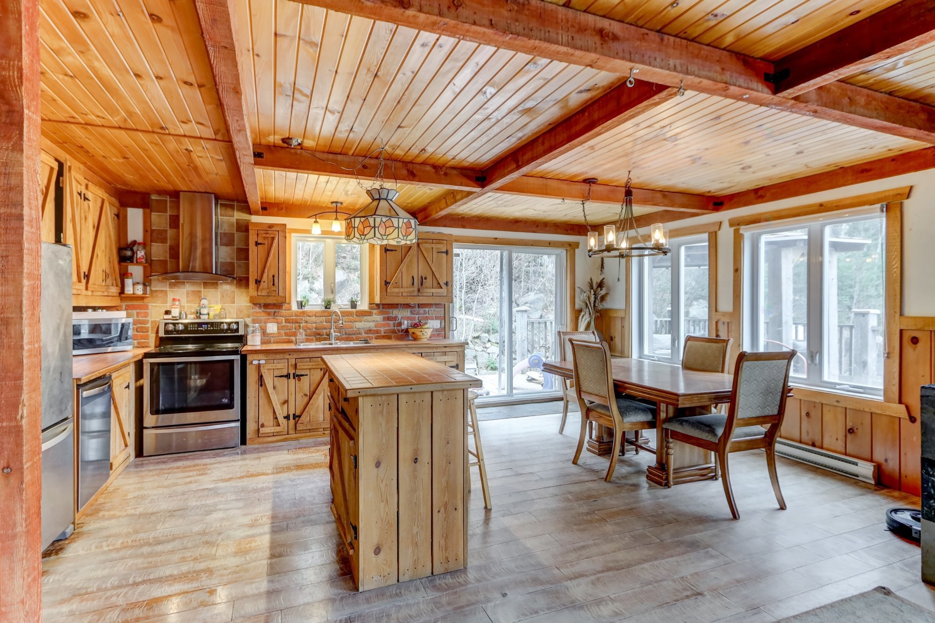 









2120


Ch. du Golf

,
Sainte-Lucie-des-Laurentides,




QC
J0T2J0

