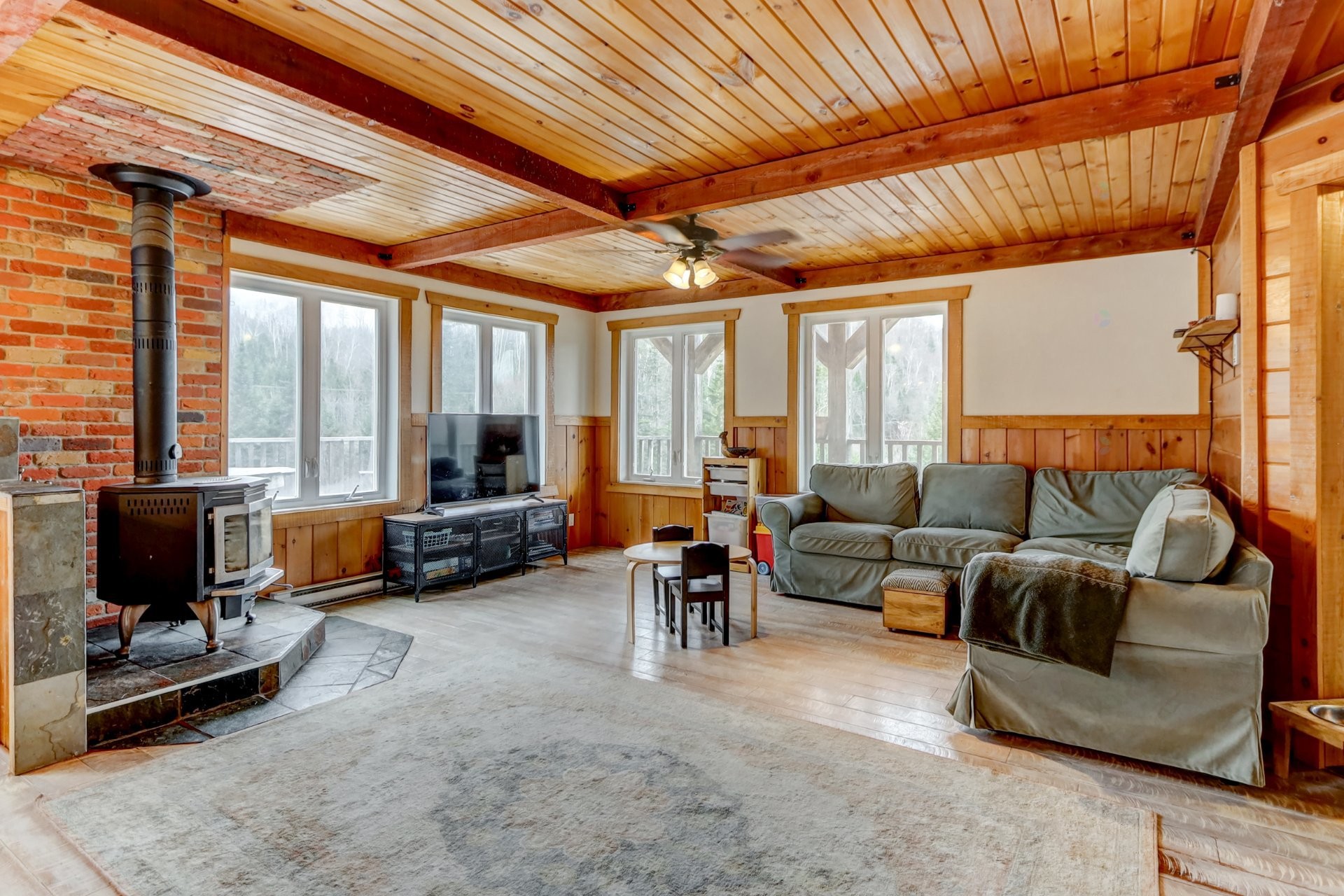 









2120


Ch. du Golf

,
Sainte-Lucie-des-Laurentides,




QC
J0T2J0

