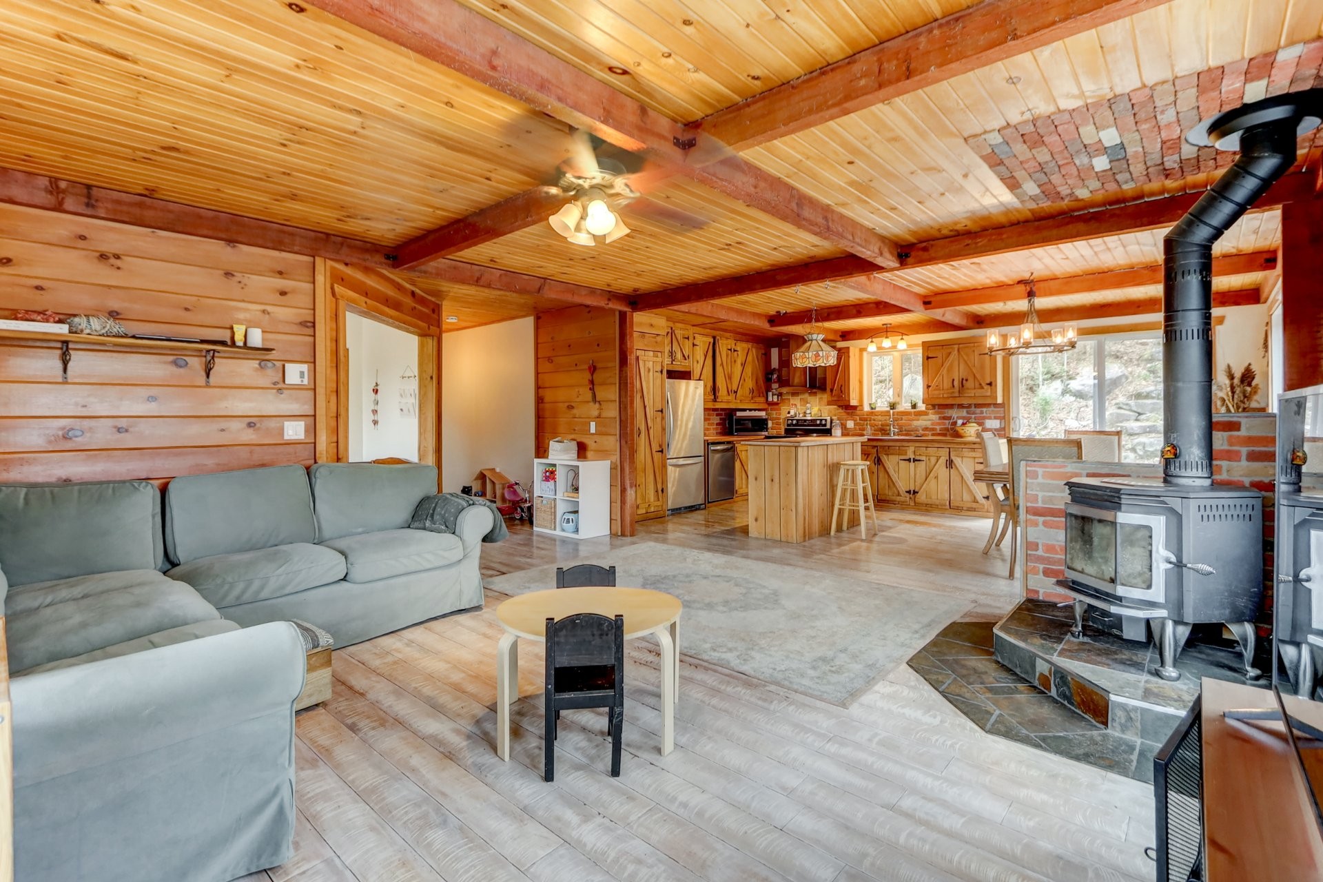 









2120Z


Ch. du Golf

,
Sainte-Lucie-des-Laurentides,







QC
J0T2J0

