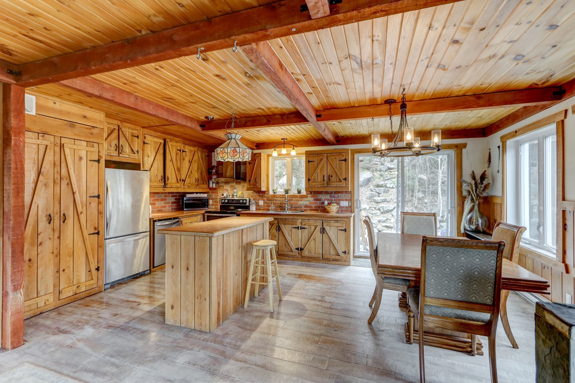 









2120Z


Ch. du Golf

,
Sainte-Lucie-des-Laurentides,







QC
J0T2J0

