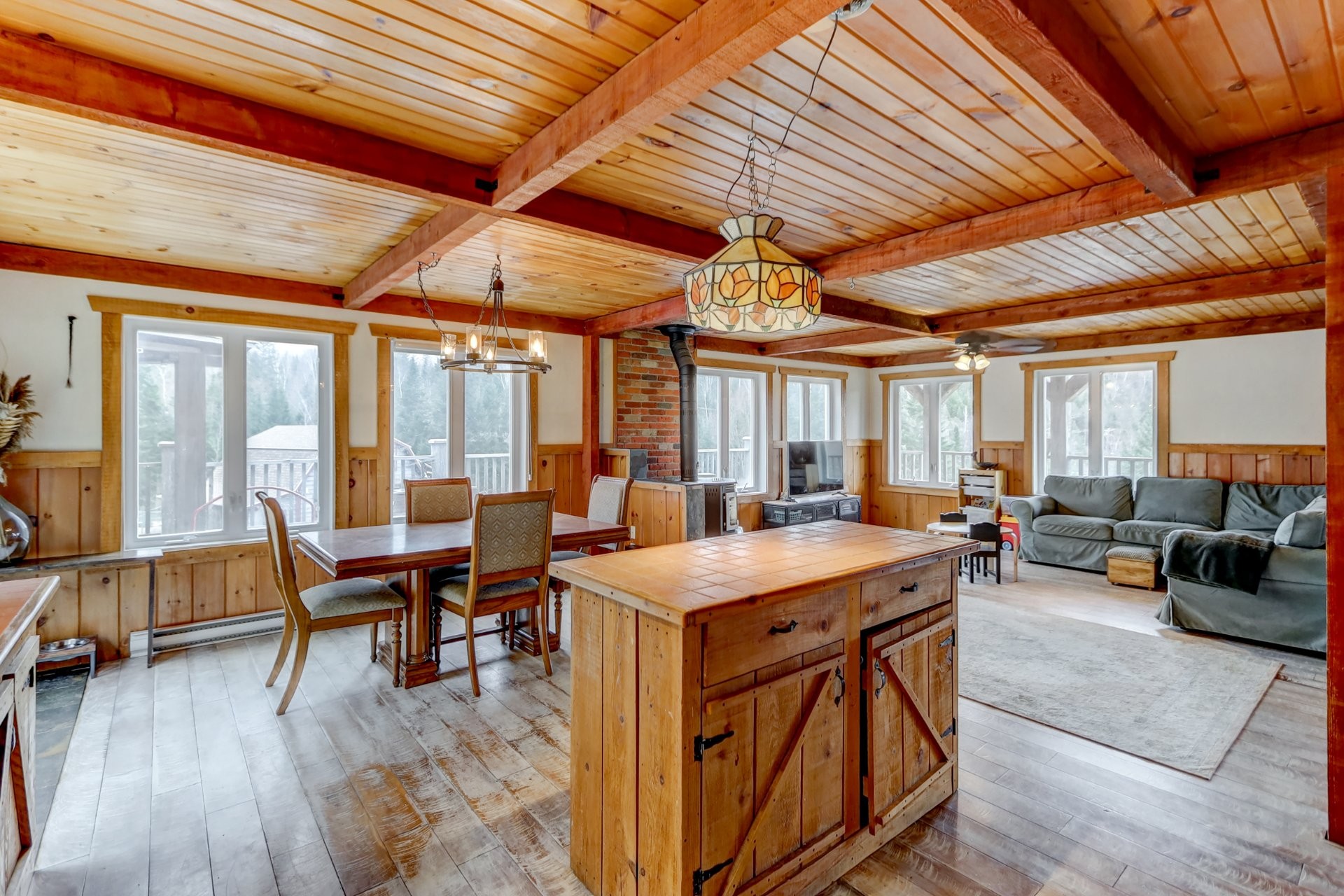 









2120Z


Ch. du Golf

,
Sainte-Lucie-des-Laurentides,







QC
J0T2J0

