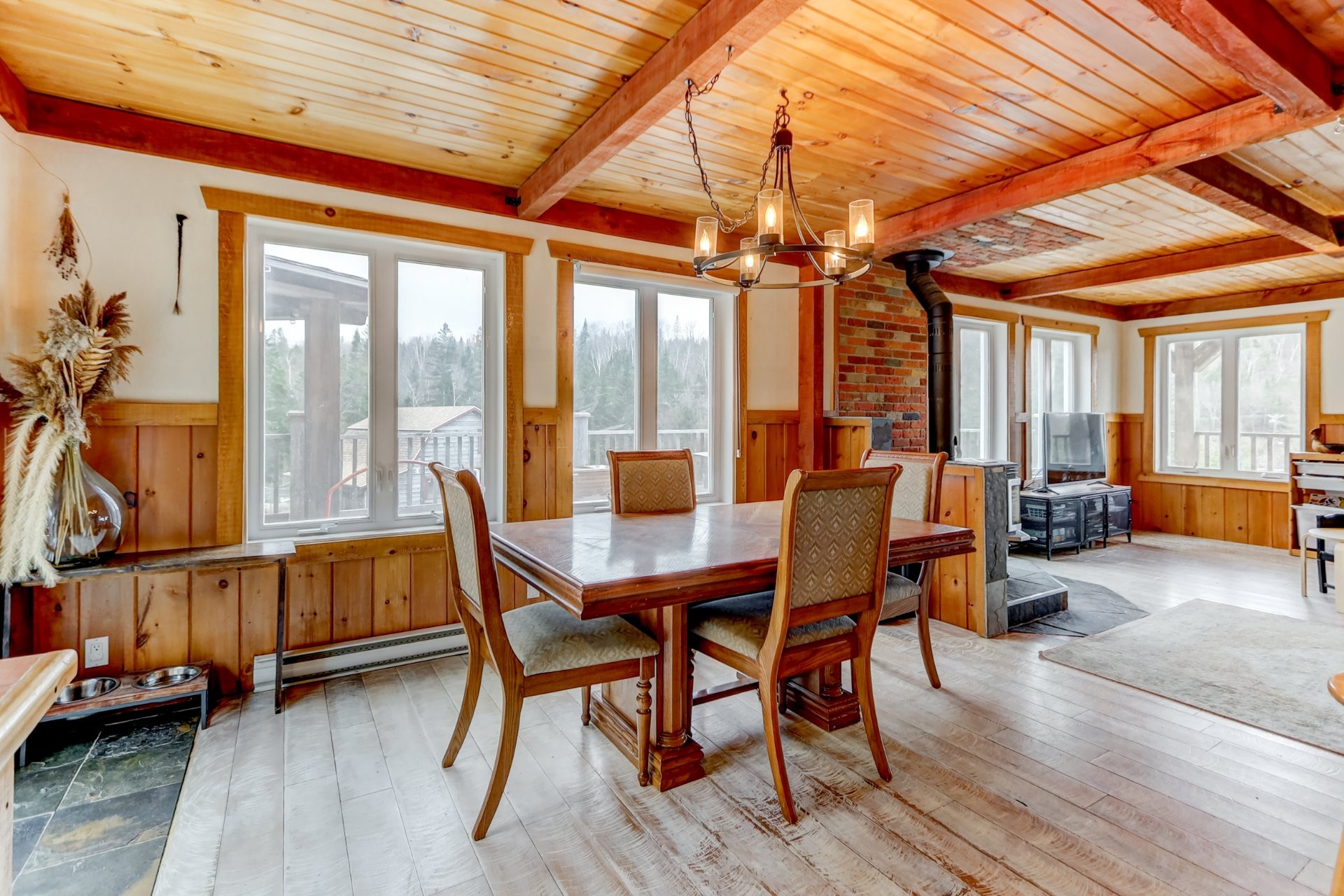 









2120Z


Ch. du Golf

,
Sainte-Lucie-des-Laurentides,







QC
J0T2J0

