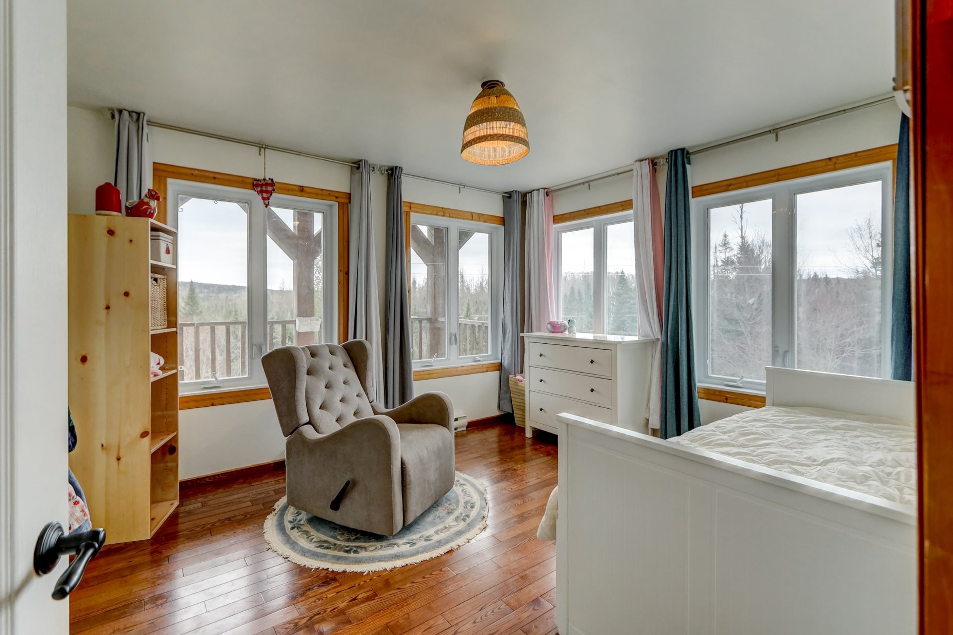 









2120Z


Ch. du Golf

,
Sainte-Lucie-des-Laurentides,







QC
J0T2J0

