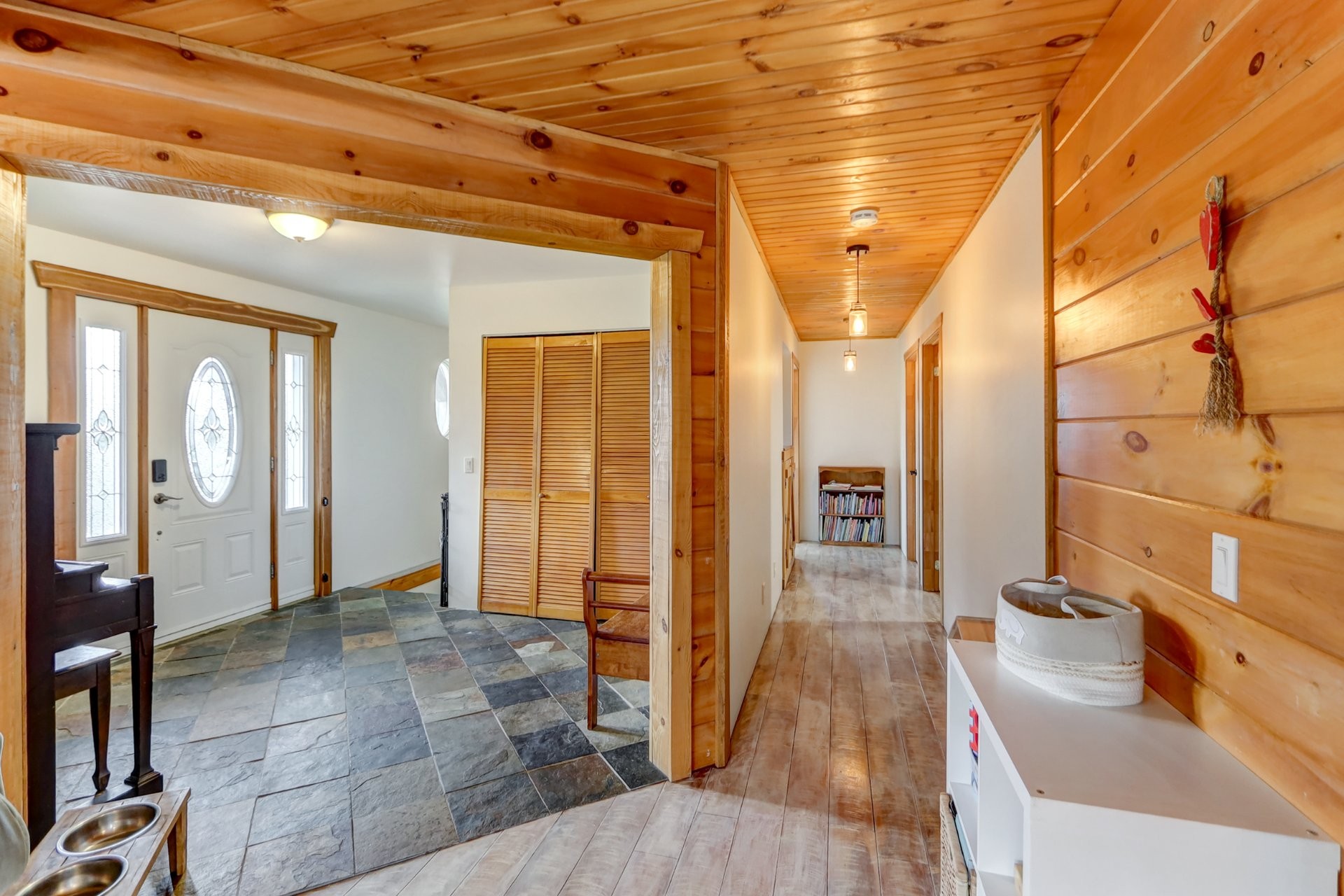 









2120Z


Ch. du Golf

,
Sainte-Lucie-des-Laurentides,







QC
J0T2J0

