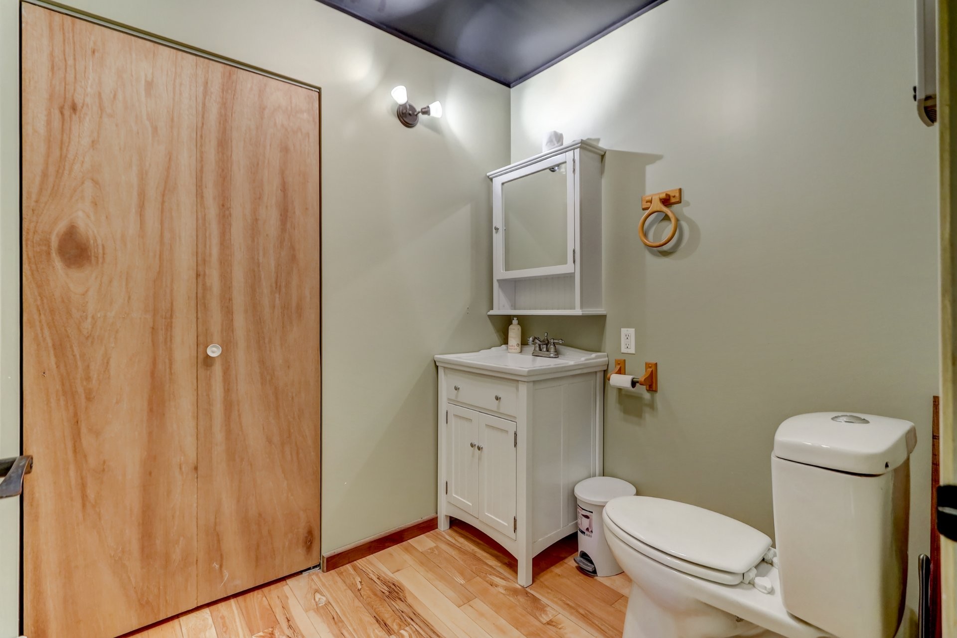 









2120Z


Ch. du Golf

,
Sainte-Lucie-des-Laurentides,







QC
J0T2J0

