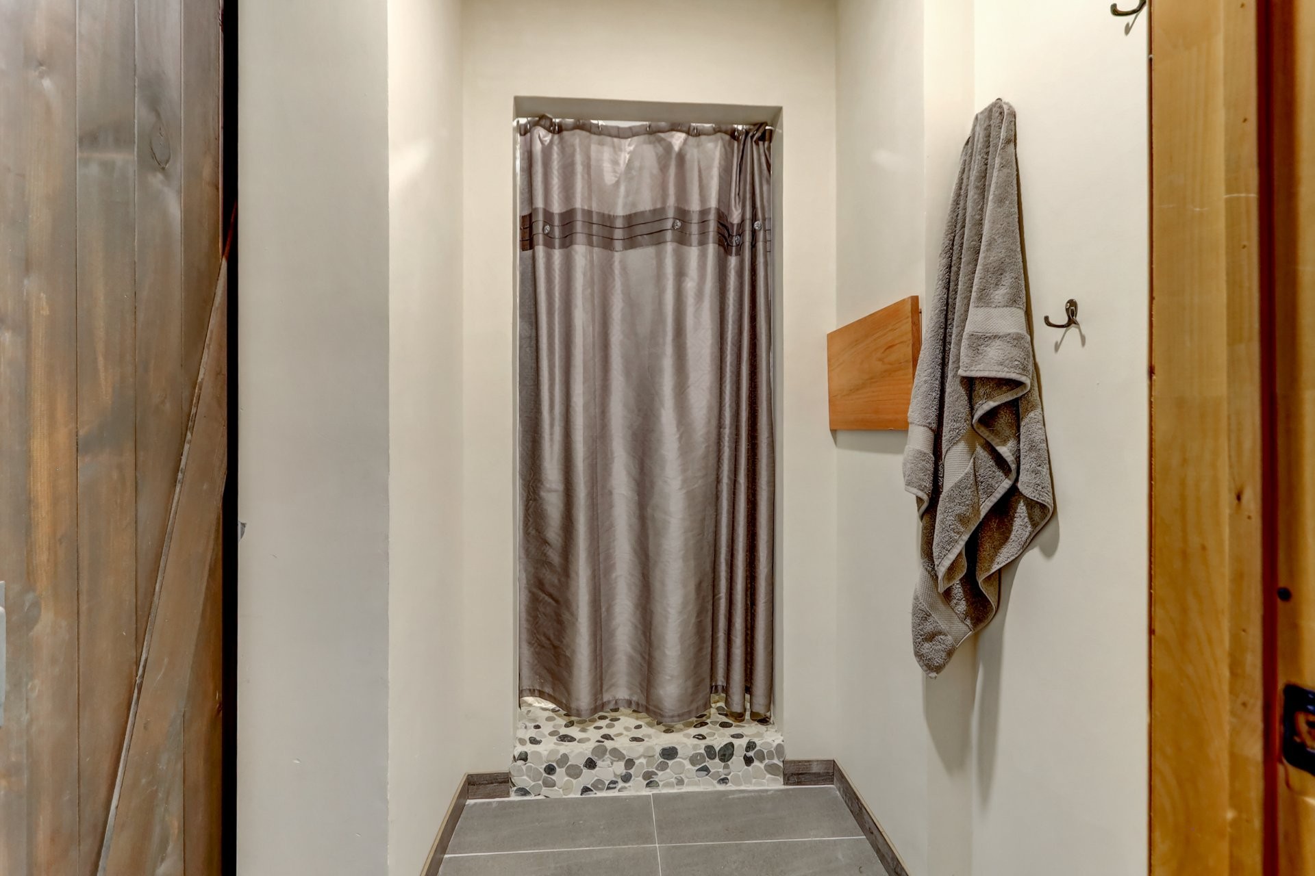 









2120Z


Ch. du Golf

,
Sainte-Lucie-des-Laurentides,







QC
J0T2J0

