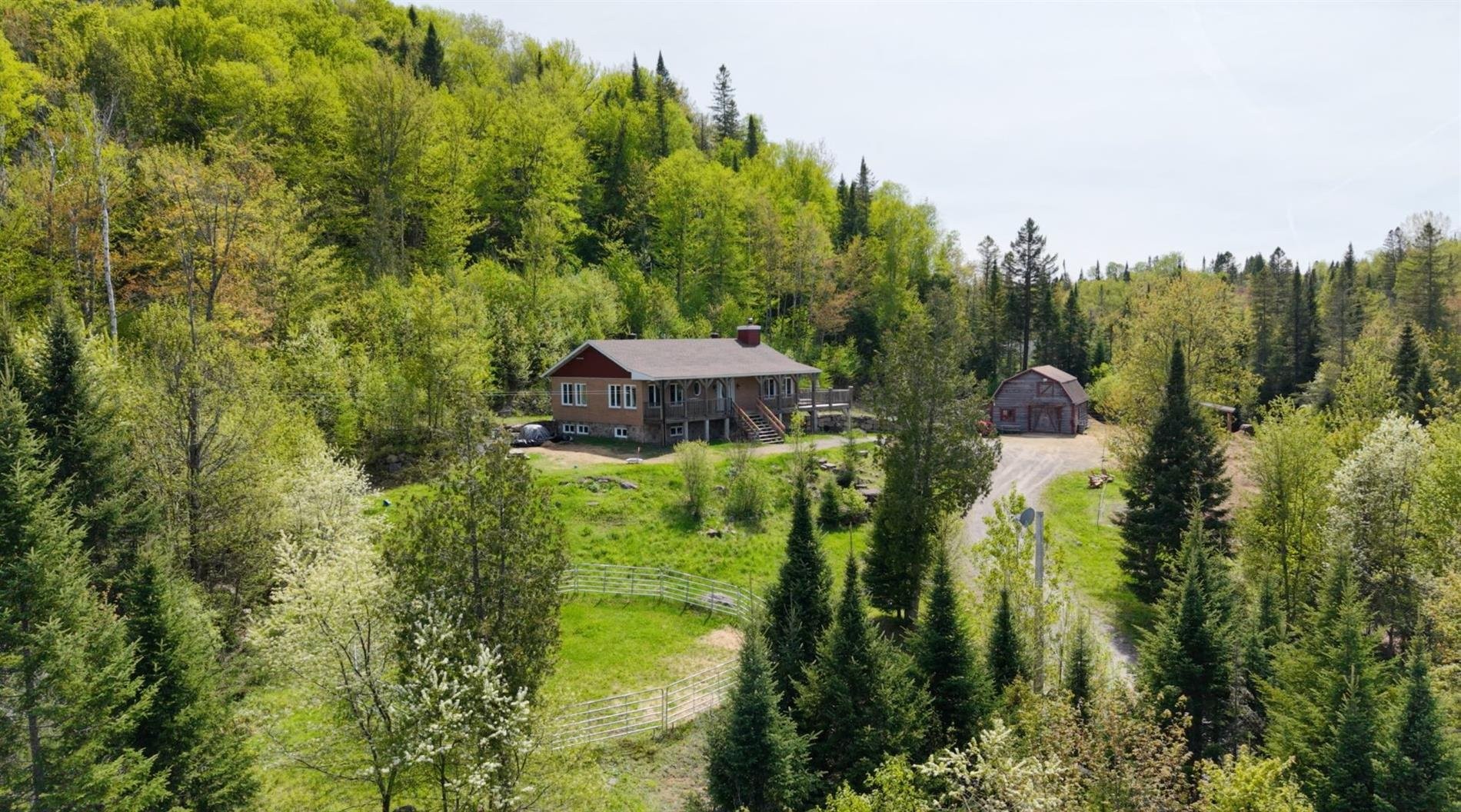 









2120Z


Ch. du Golf

,
Sainte-Lucie-des-Laurentides,







QC
J0T2J0

