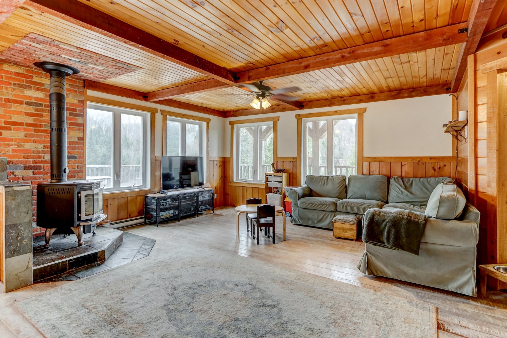 









2120Z


Ch. du Golf

,
Sainte-Lucie-des-Laurentides,







QC
J0T2J0

