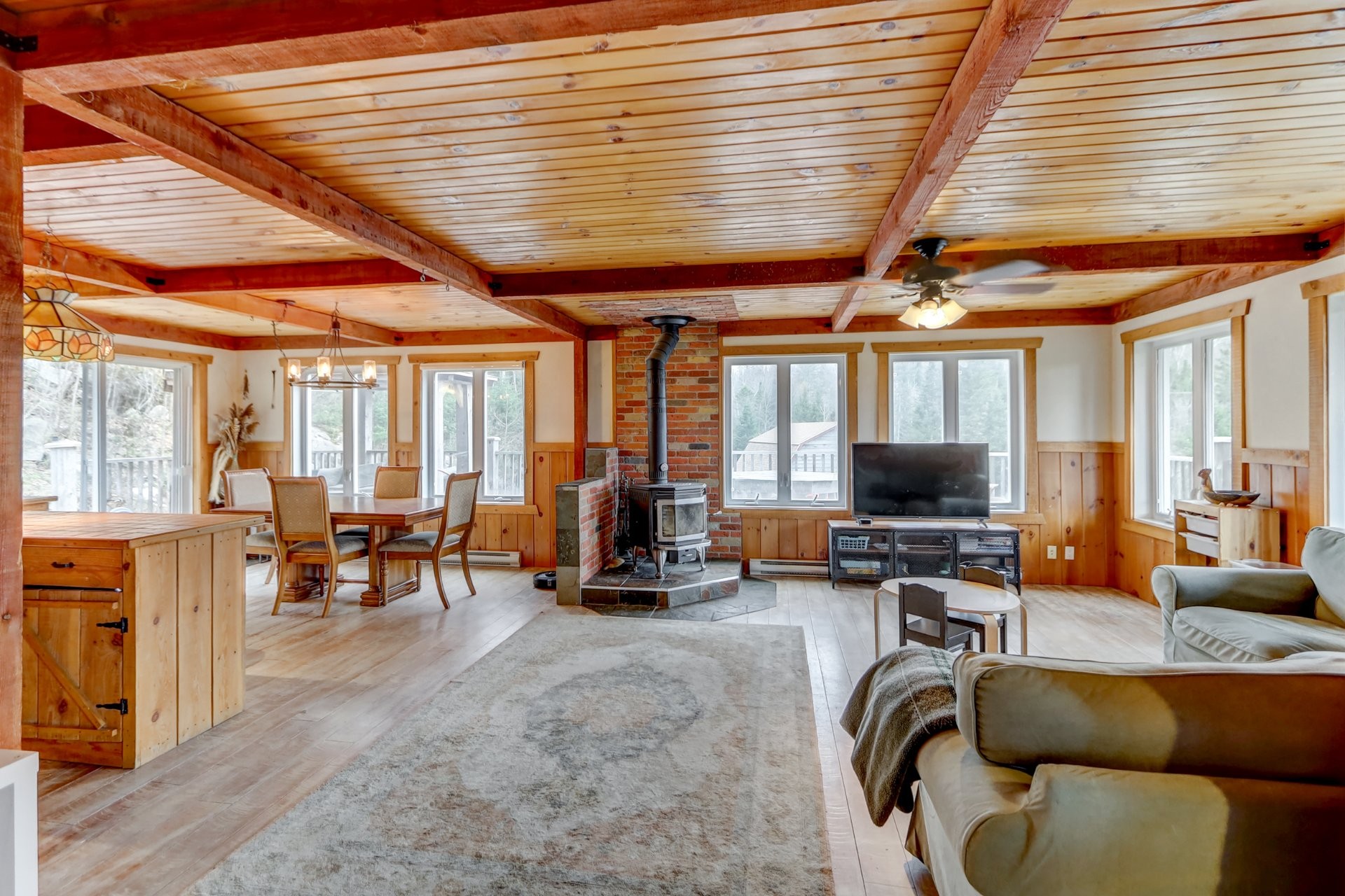 









2120Z


Ch. du Golf

,
Sainte-Lucie-des-Laurentides,







QC
J0T2J0

