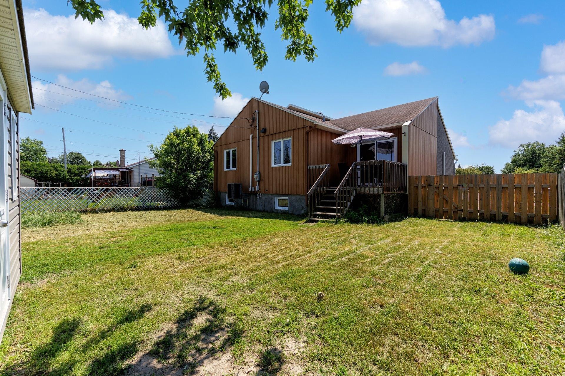 









62


Rue Évangéline

,
Vaudreuil-Dorion,




QC
J7V8A8

