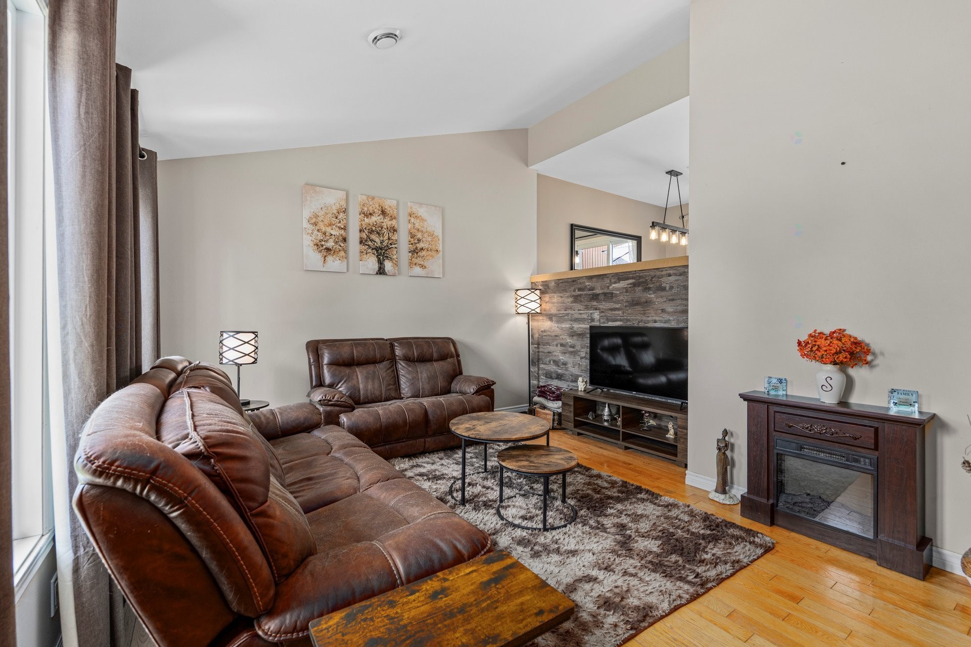 









62


Rue Évangéline

,
Vaudreuil-Dorion,




QC
J7V8A8

