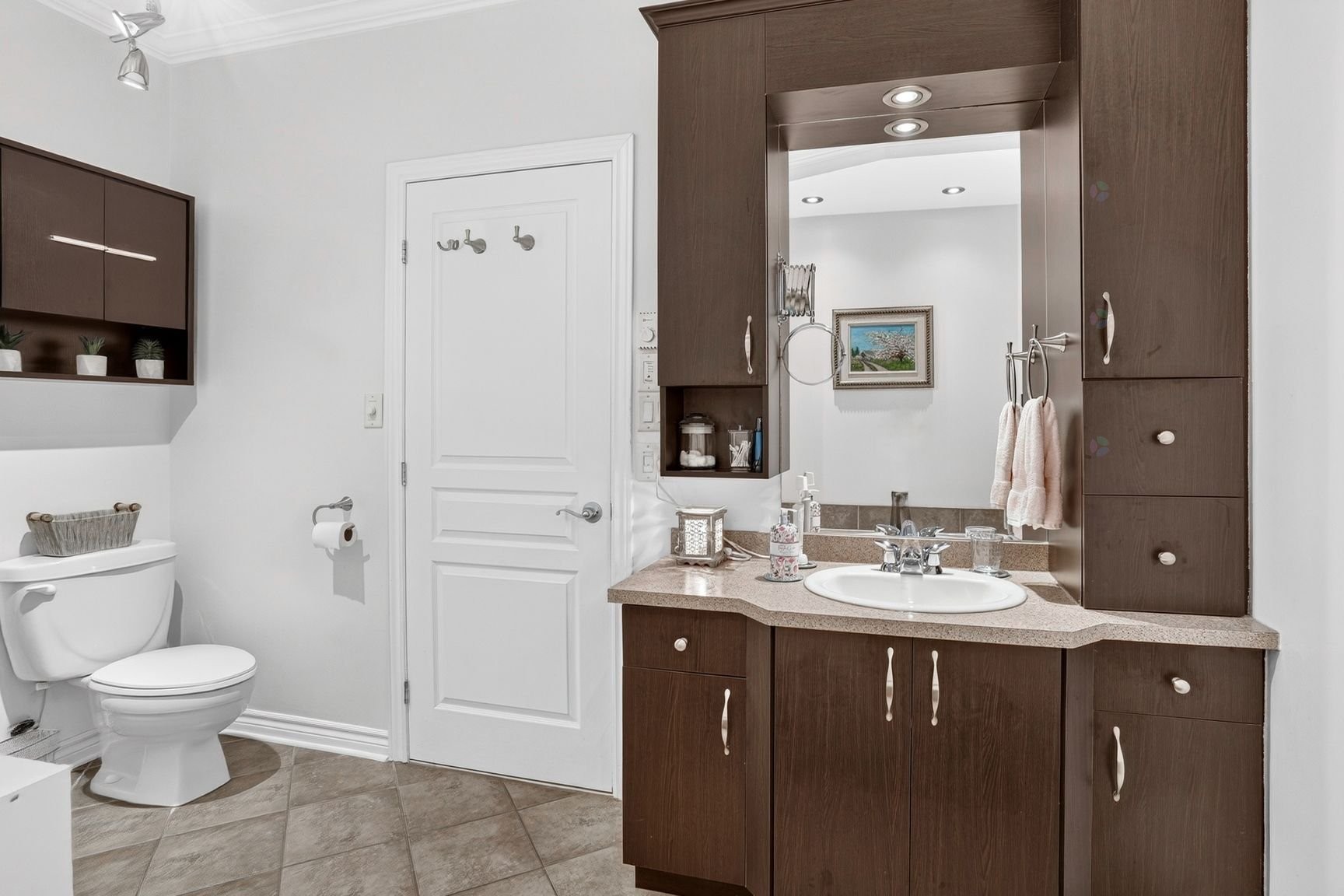 









2401


Boul. Lafontaine

, 2,
Saint-Jérôme,




QC
J7Y5L3


