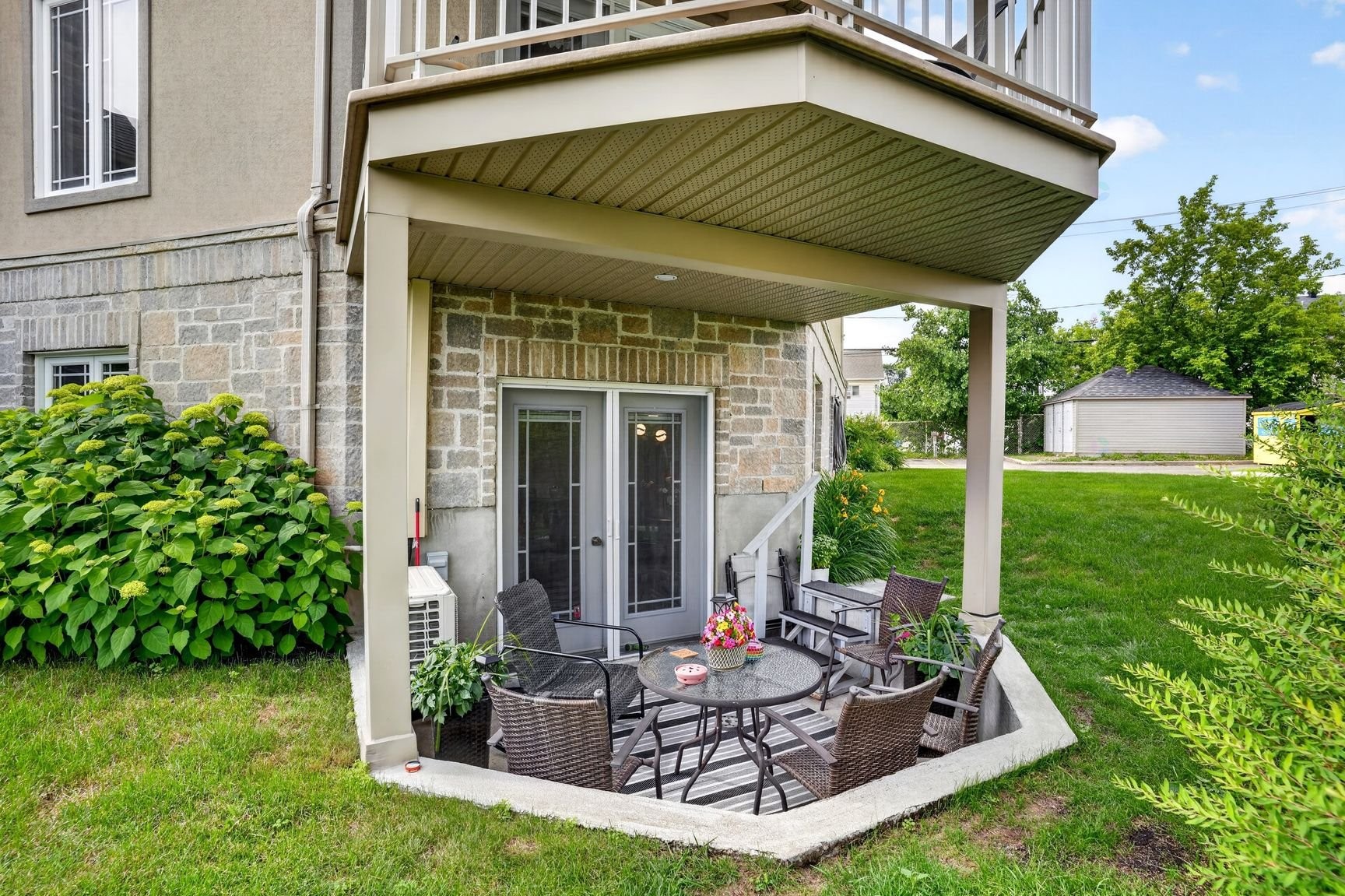 









2401


Boul. Lafontaine

, 2,
Saint-Jérôme,




QC
J7Y5L3

