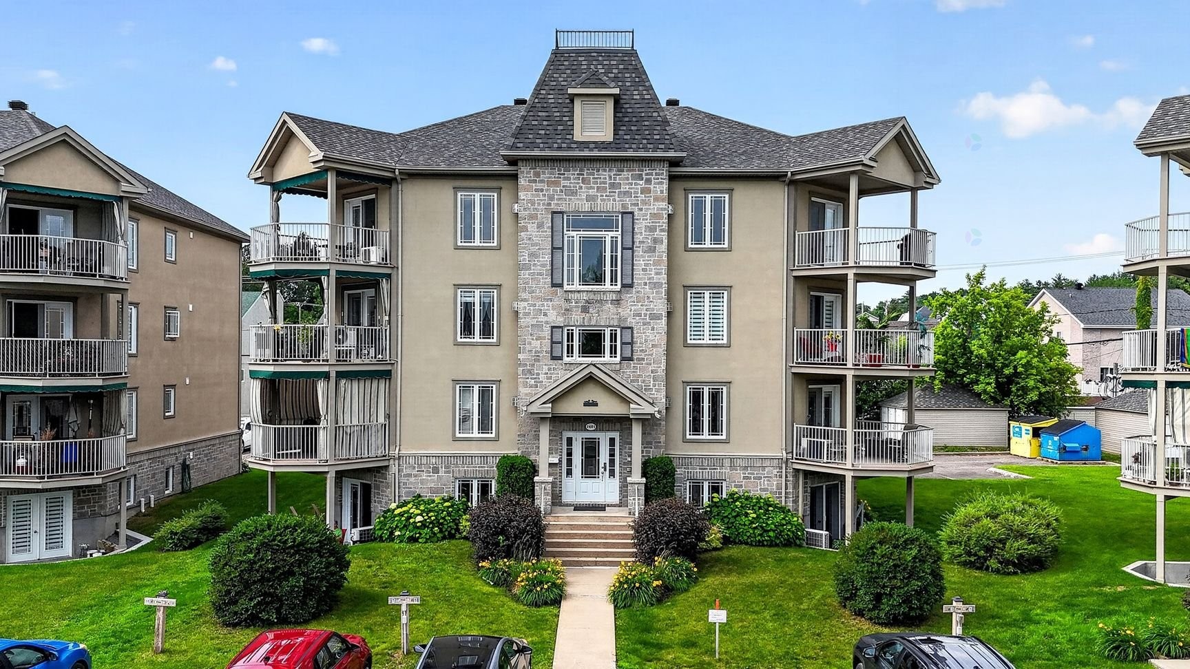 









2401


Boul. Lafontaine

, 2,
Saint-Jérôme,




QC
J7Y5L3

