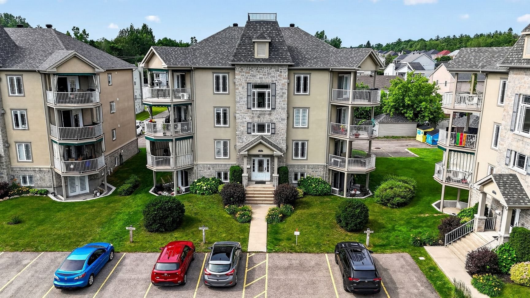 









2401


Boul. Lafontaine

, 2,
Saint-Jérôme,




QC
J7Y5L3

