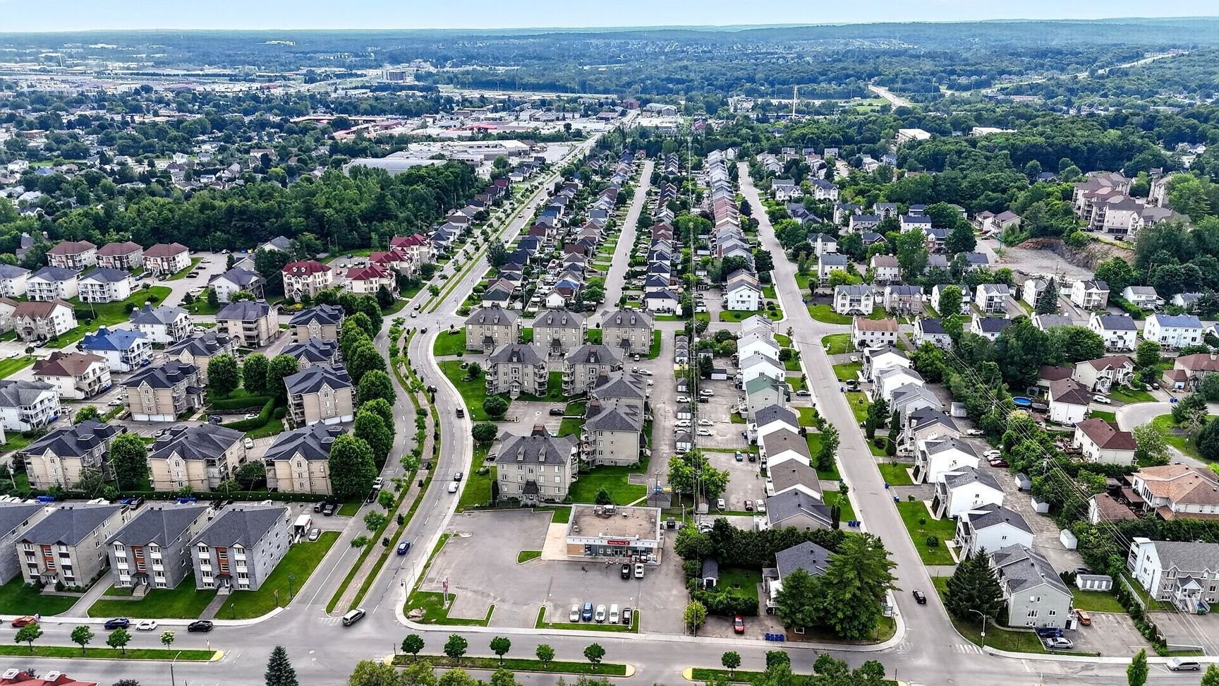 









2401


Boul. Lafontaine

, 2,
Saint-Jérôme,




QC
J7Y5L3

