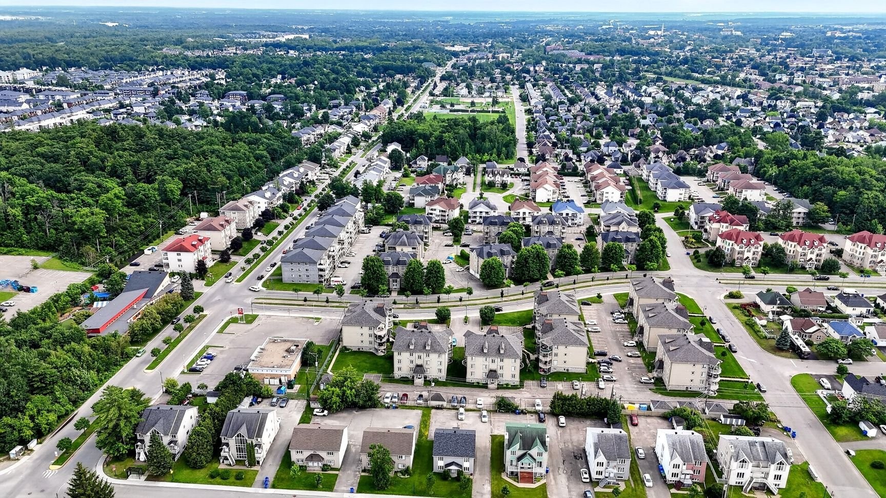 









2401


Boul. Lafontaine

, 2,
Saint-Jérôme,




QC
J7Y5L3

