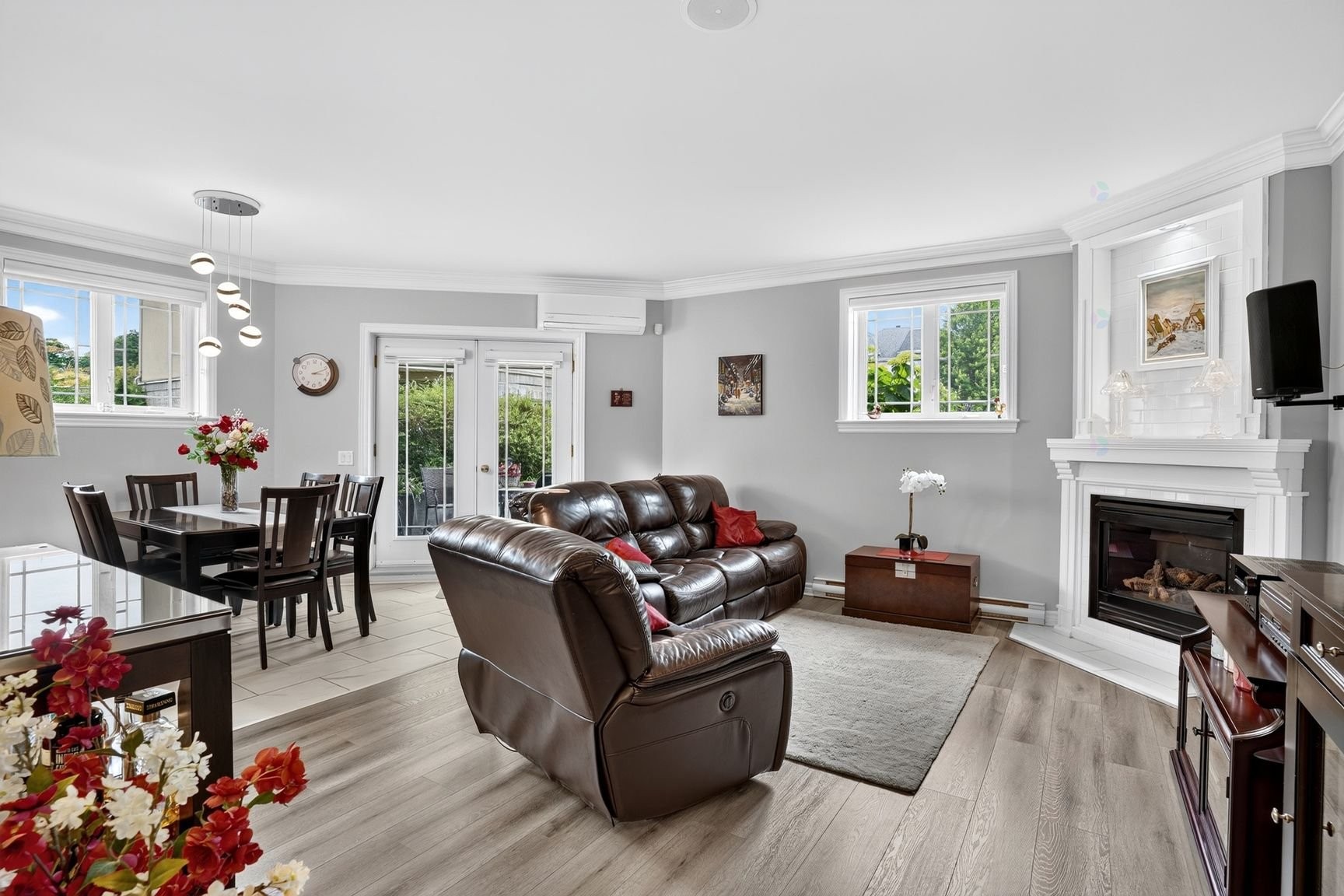









2401


Boul. Lafontaine

, 2,
Saint-Jérôme,




QC
J7Y5L3

